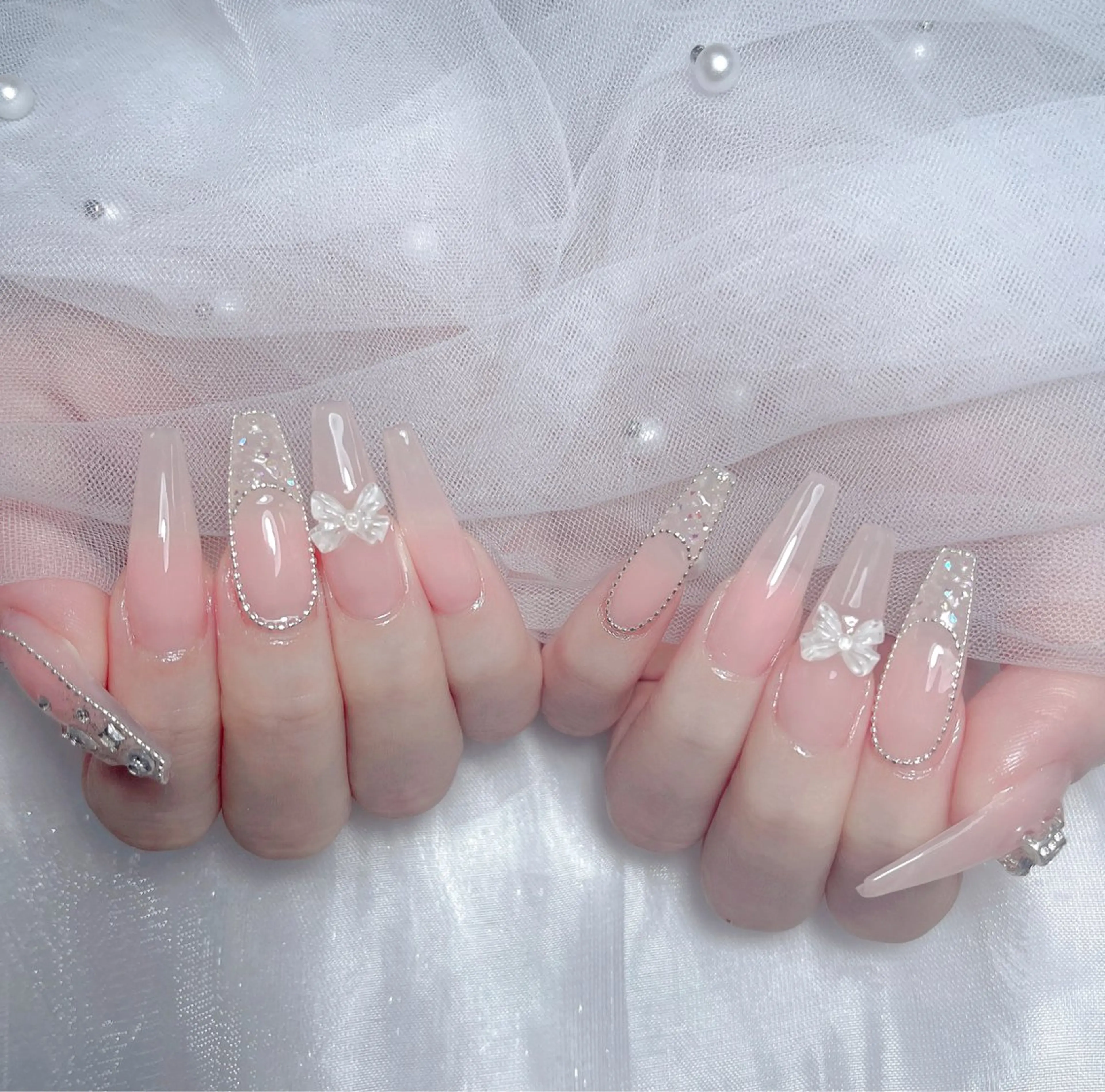 ネイル オーロラネイル クリアネイル フラッシュネイル ジェルネイル グラデーション ハンドネイル Amee Nail Salonのネイルデザイン