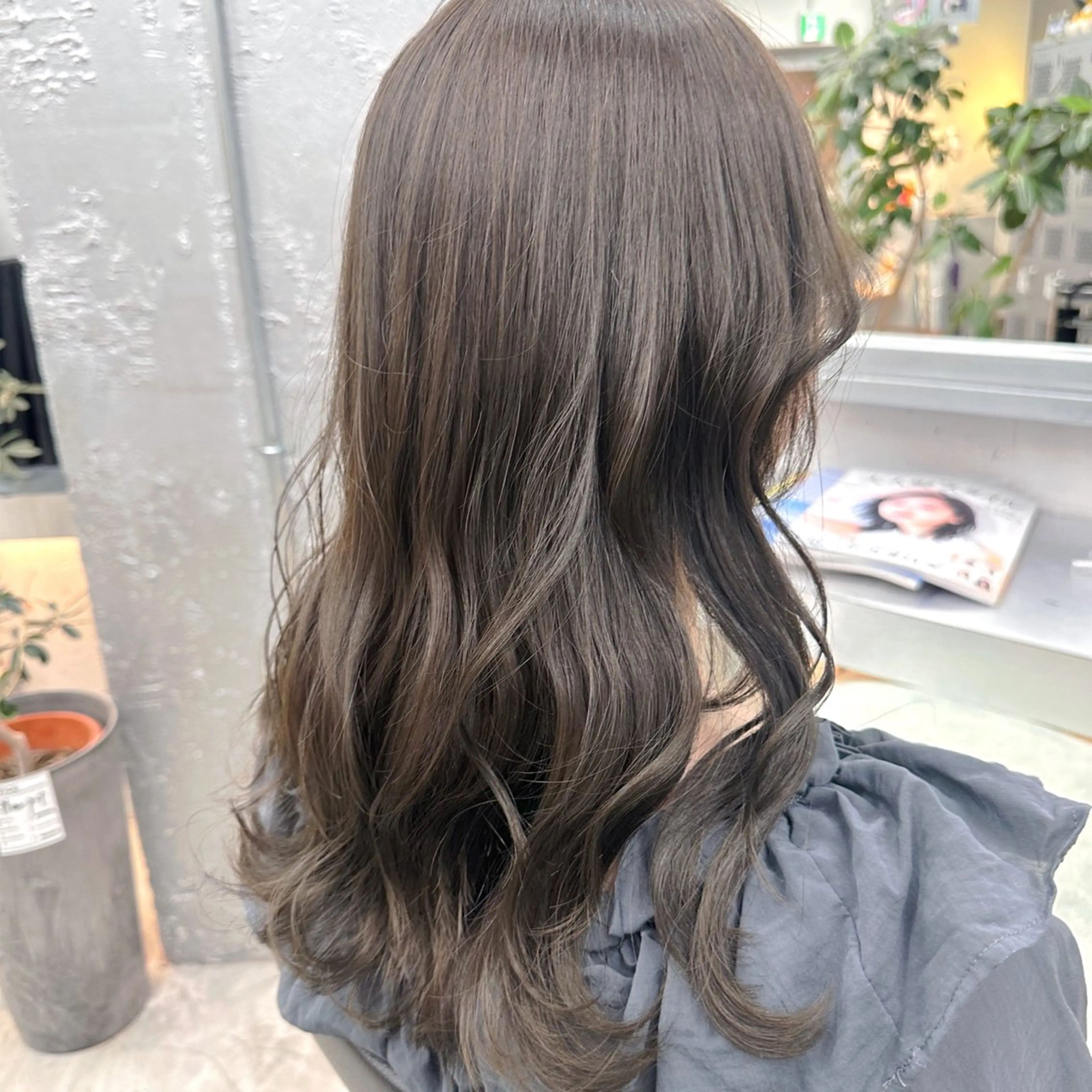 セミロング カラー ヘアカラー トリートメント 岡野 静華のヘアスタイル
