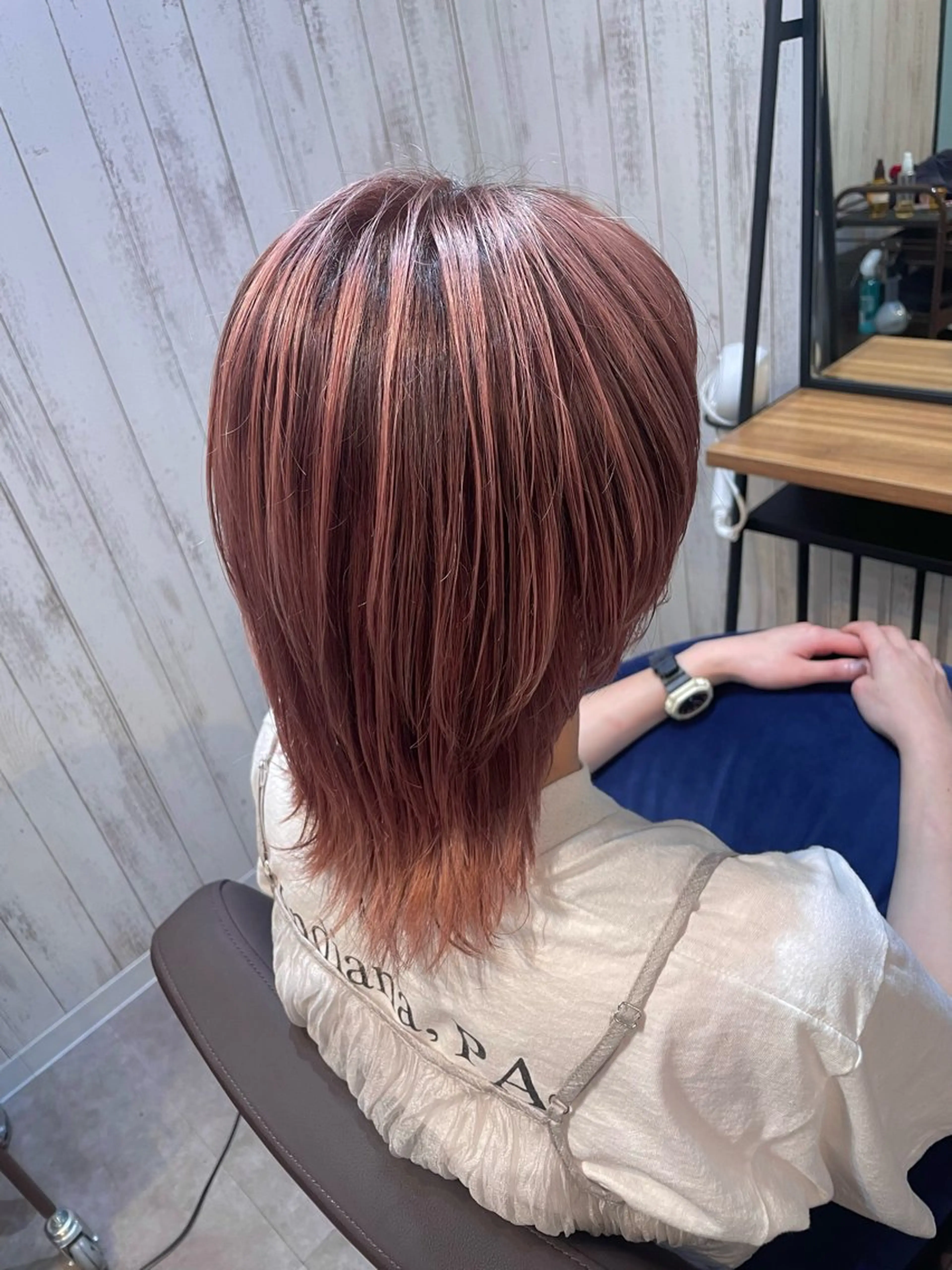 セミロング ブリーチ特化🎖️ピ ンクカラー高橋さやかのヘアスタイル