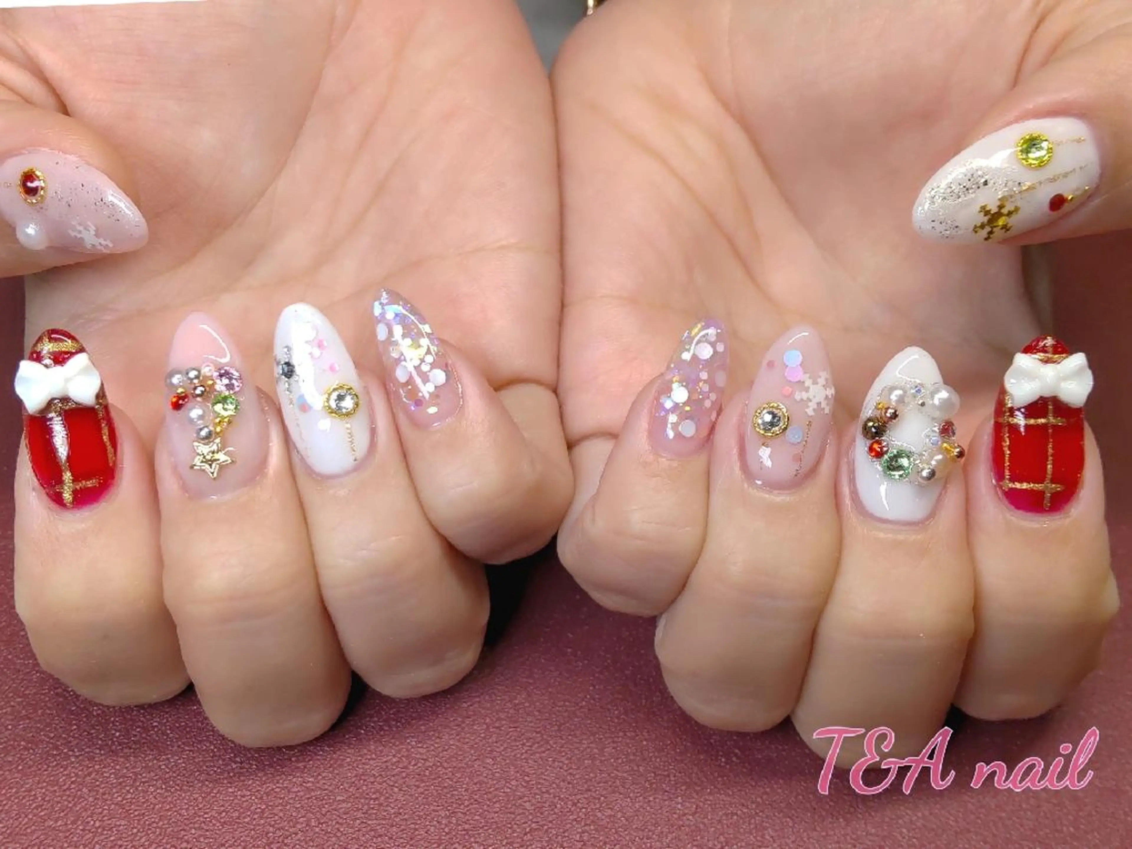 セミロング ネイル クリスマス 長さ出し ジェルネイル キラキラネイル ニュアンスネイル ハンドネイル T&A nailのネイルデザイン