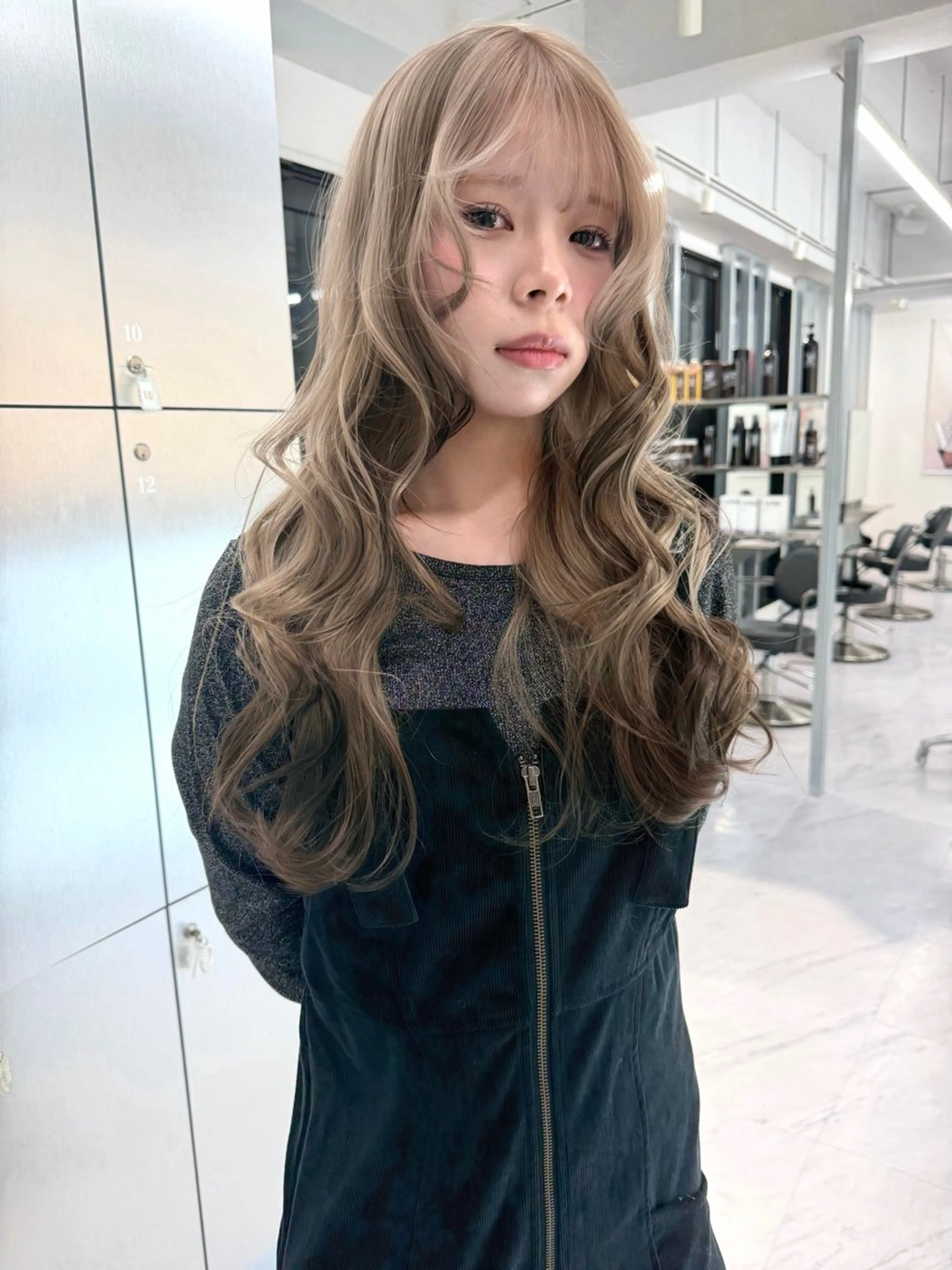 ロング カラー ベージュカラー ブリーチ ケアブリーチ デザインカラー ダブルカラー ヘアカラー トリートメント TATSUブリーチ/ ミルクティーベージュのヘアスタイル