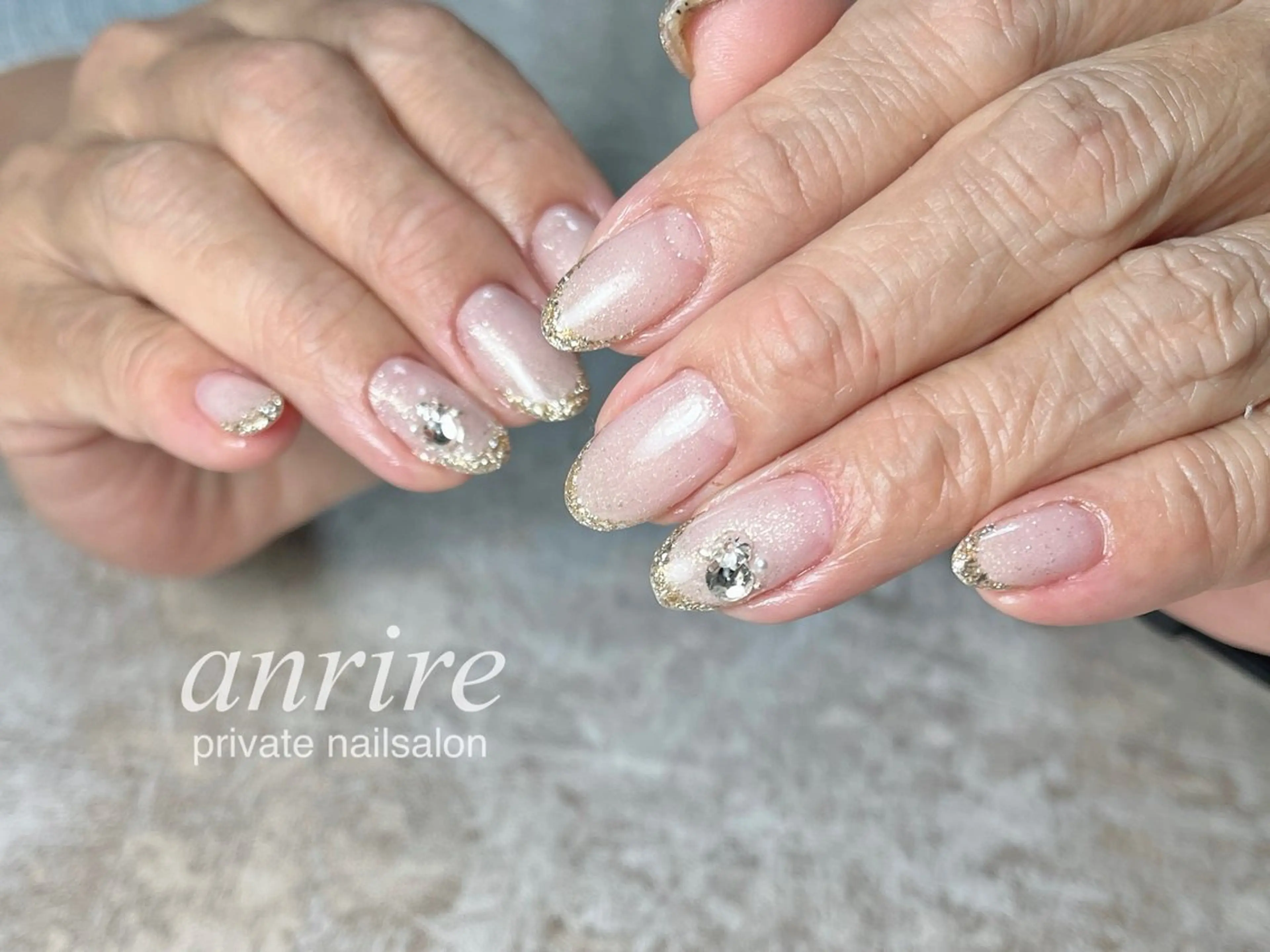 ネイル フラワーネイル フレンチネイル キラキラネイル ラメ(グリッター) ピンク ハンドネイル nailsalon anrireのネイルデザイン
