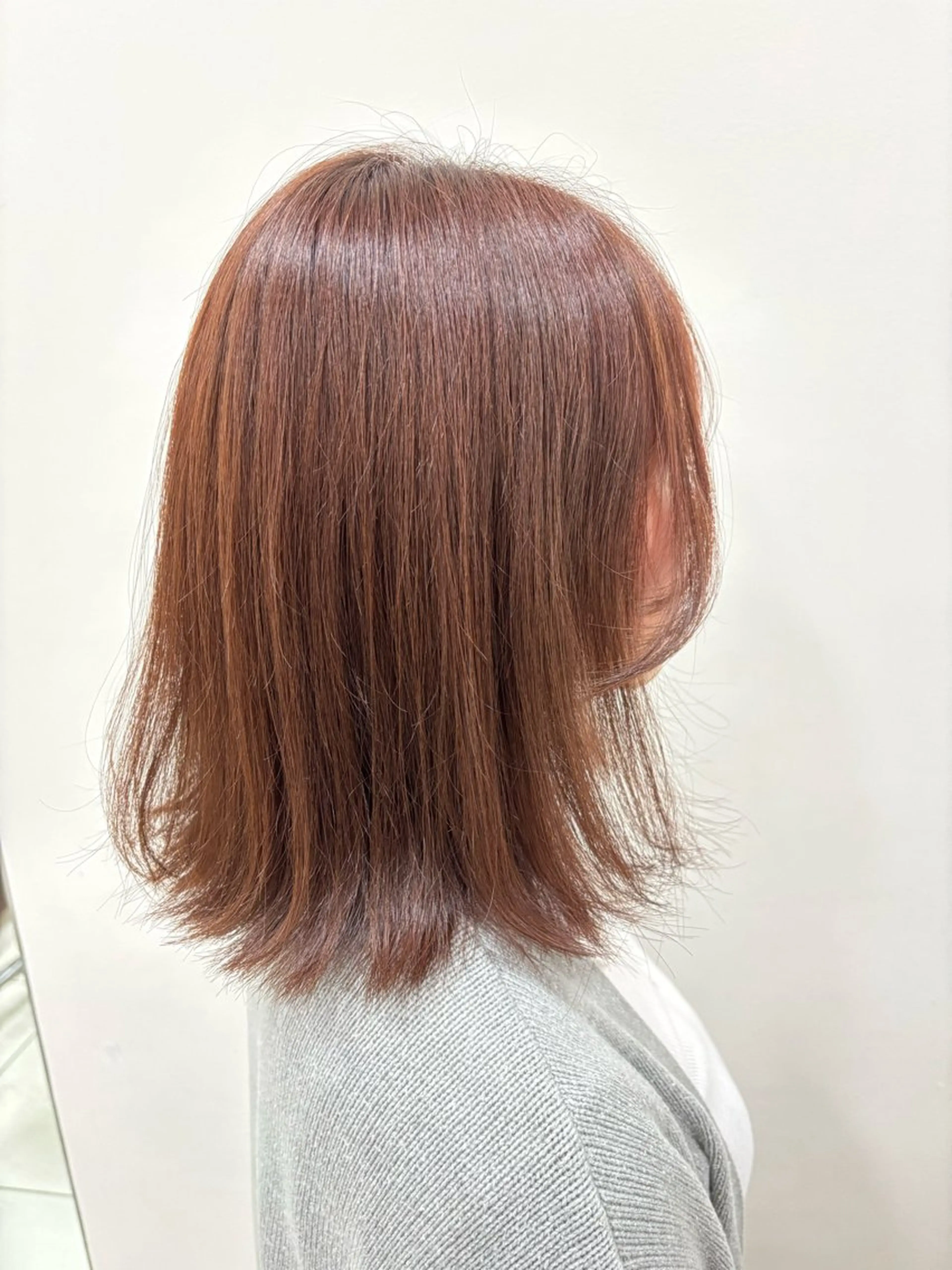 ミディアム 三 嶋のヘアスタイル