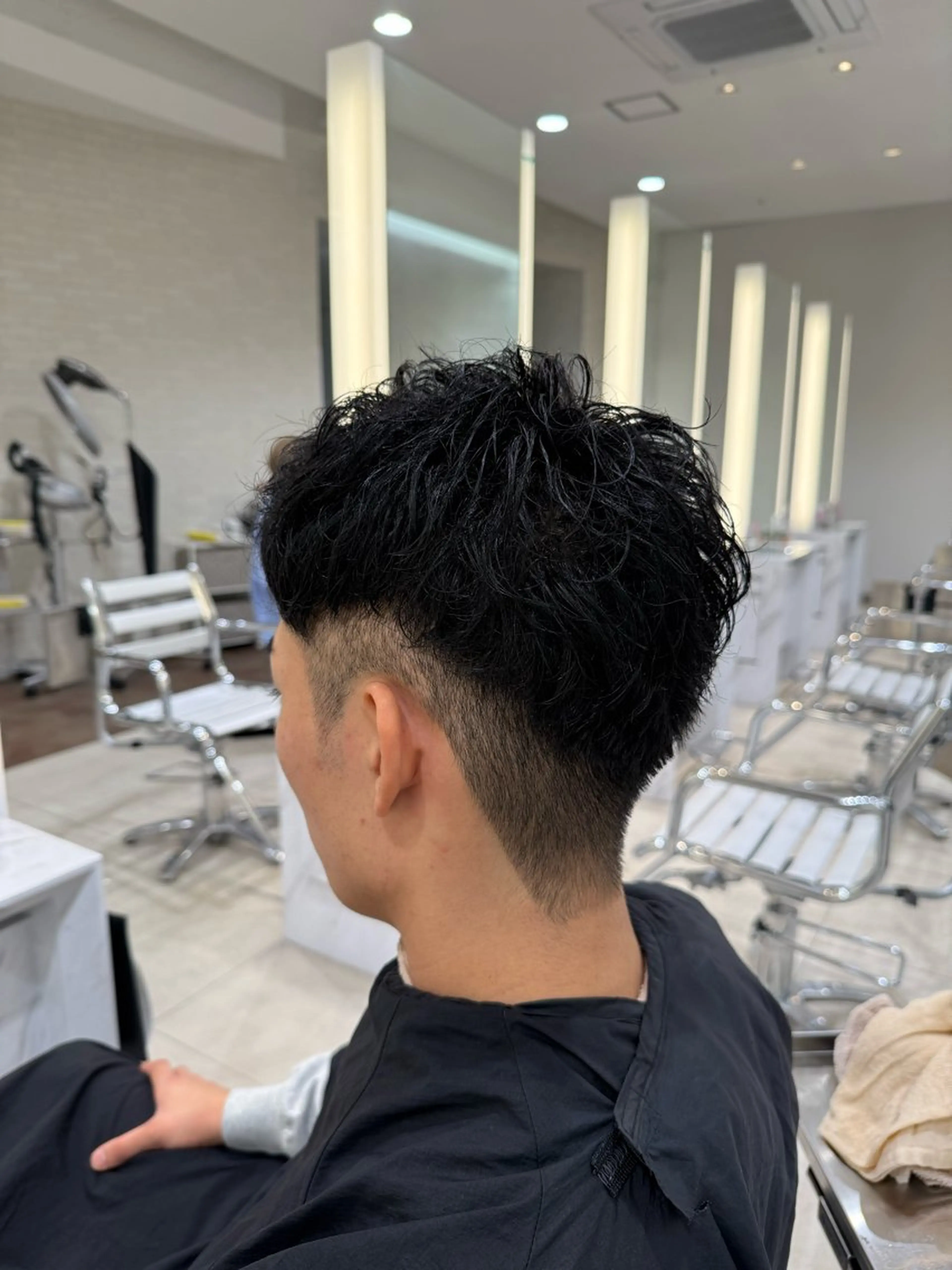 メンズ カット スパイラル波巻き パーマ井本汰壱のヘアスタイル