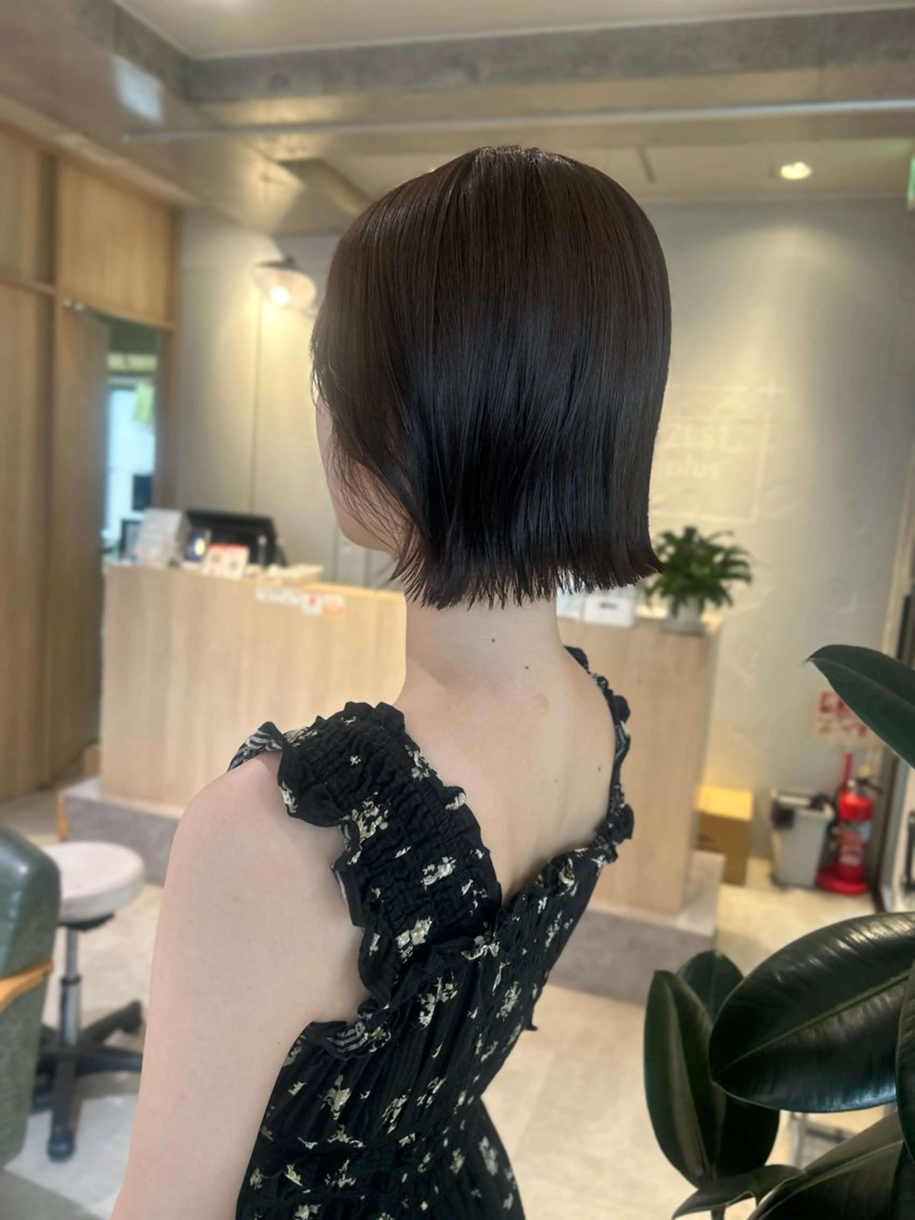 ショート 顔周りカット 外ハネヘア カット 𝐚𝐨𝐢🩰/ パーソナルカラーのヘアスタイル