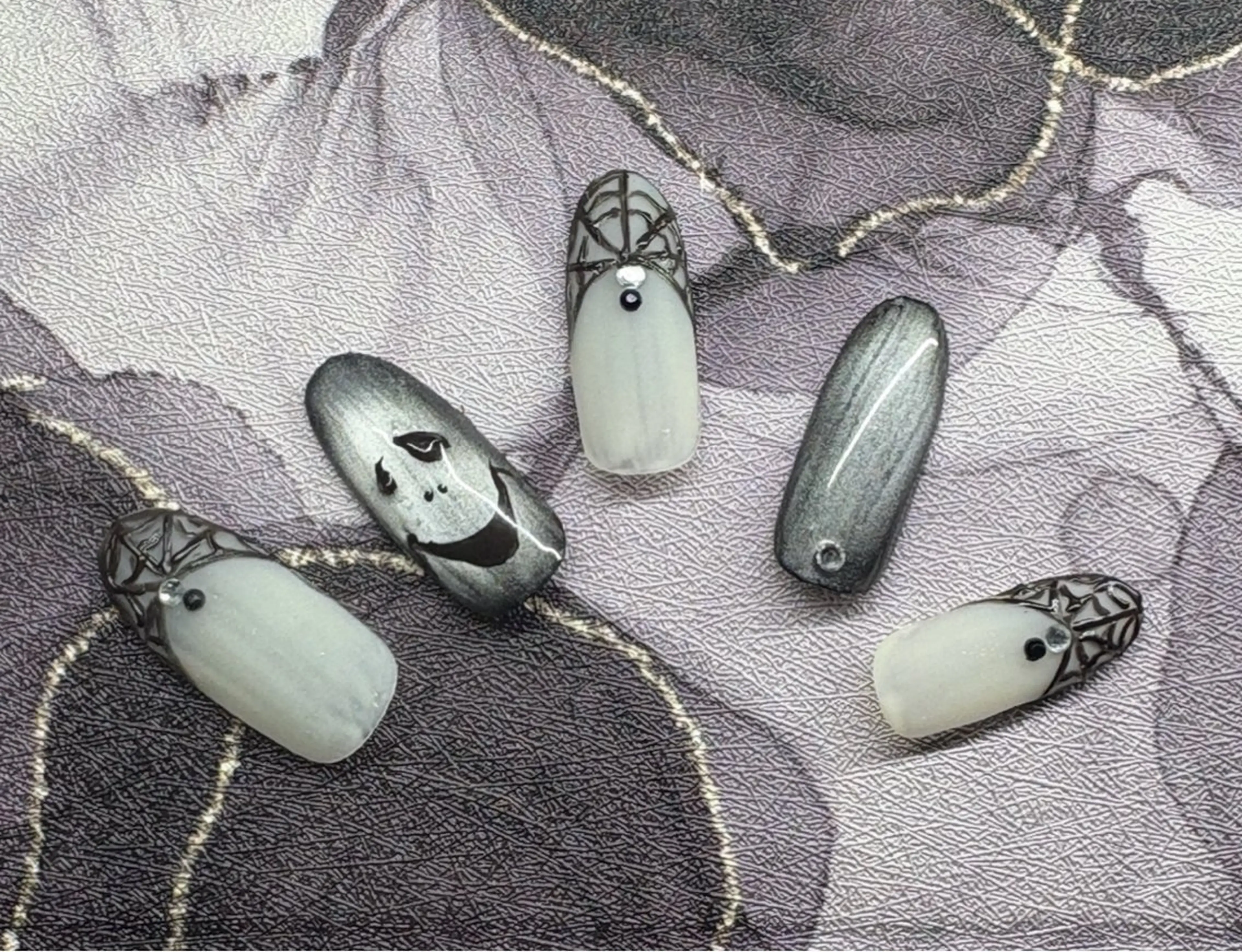 ネイル ハロウィン スカルプネイル シンプルネイル SINCERELY シンシアリー🌈のネイルデザイン