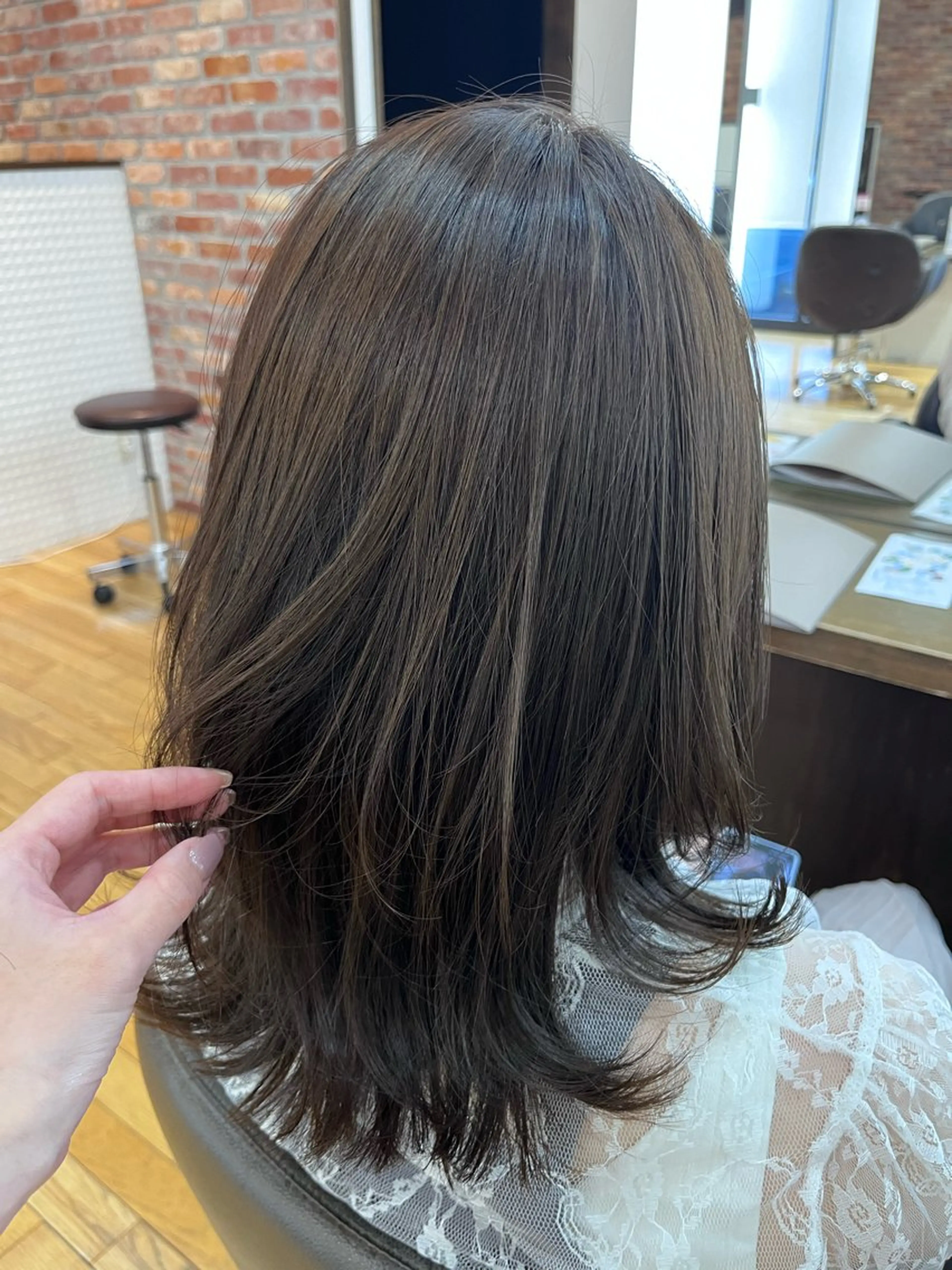 セミロング カラー グレージュ 透明感艶カラー/ 岡田澪香のヘアスタイル