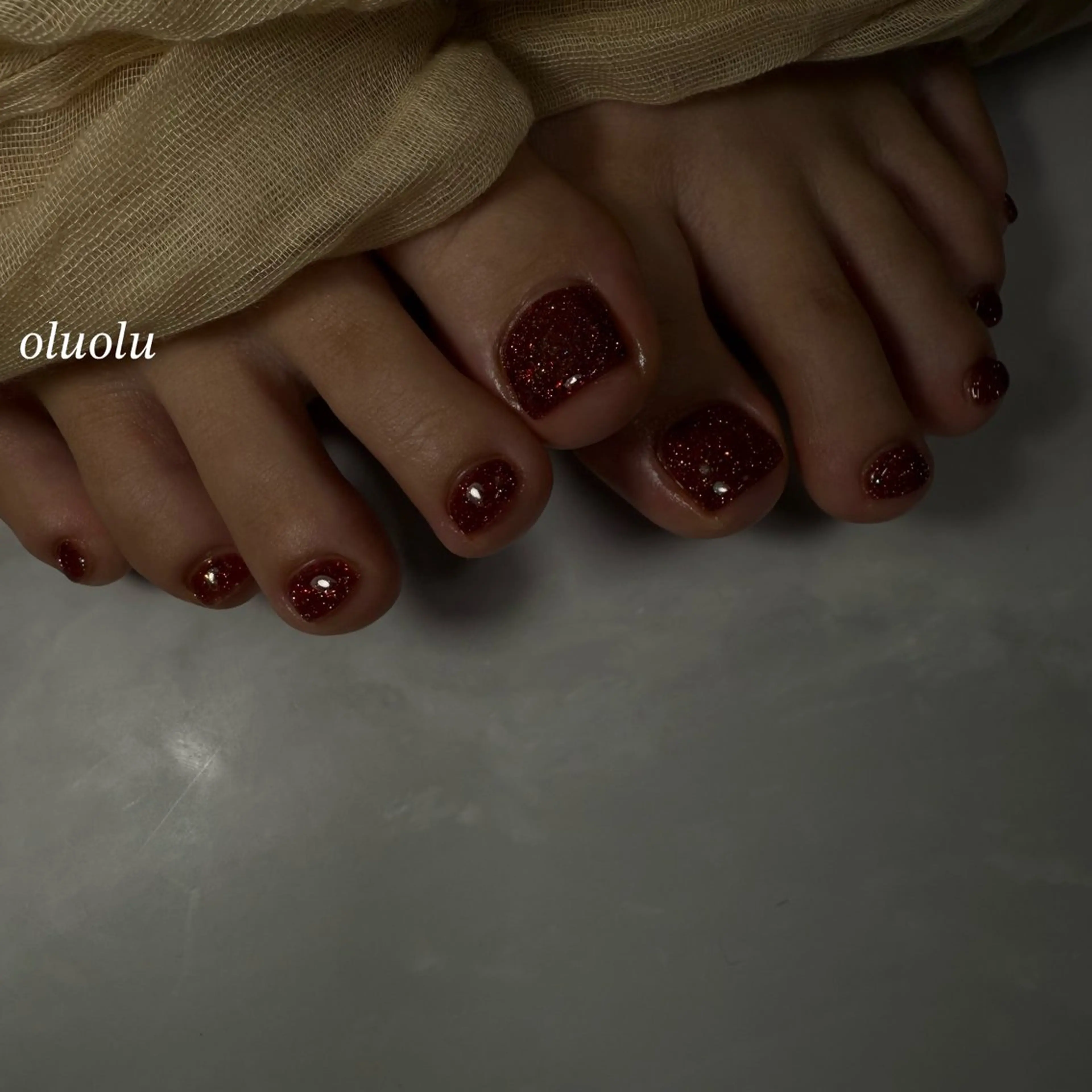 ネイル アートネイル フラッシュネイル フットネイル キラキラネイル 赤色 フットネイル 大村 紬華のネイルデザイン