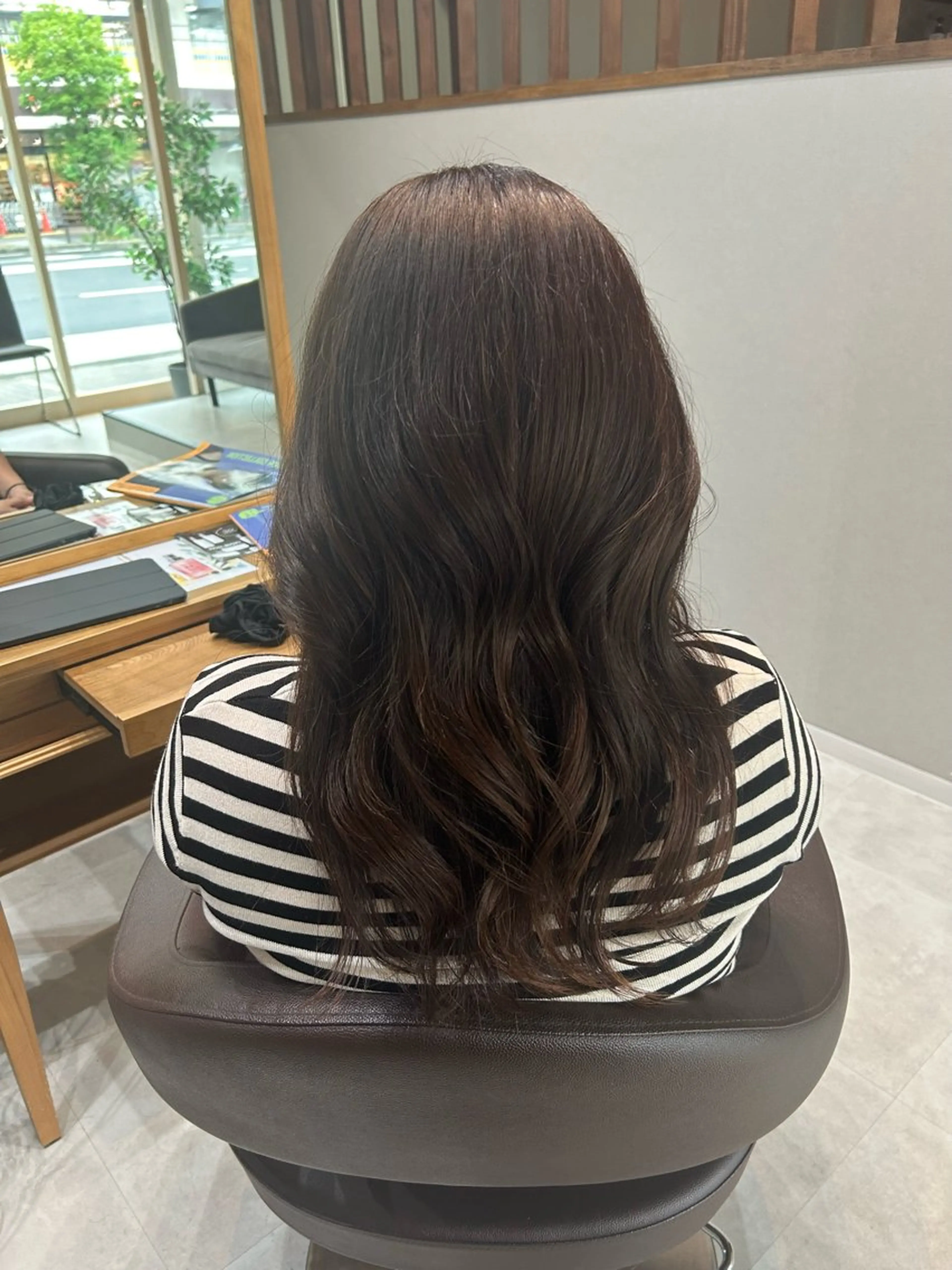 ロング カラー 川筋 桃果のヘアスタイル