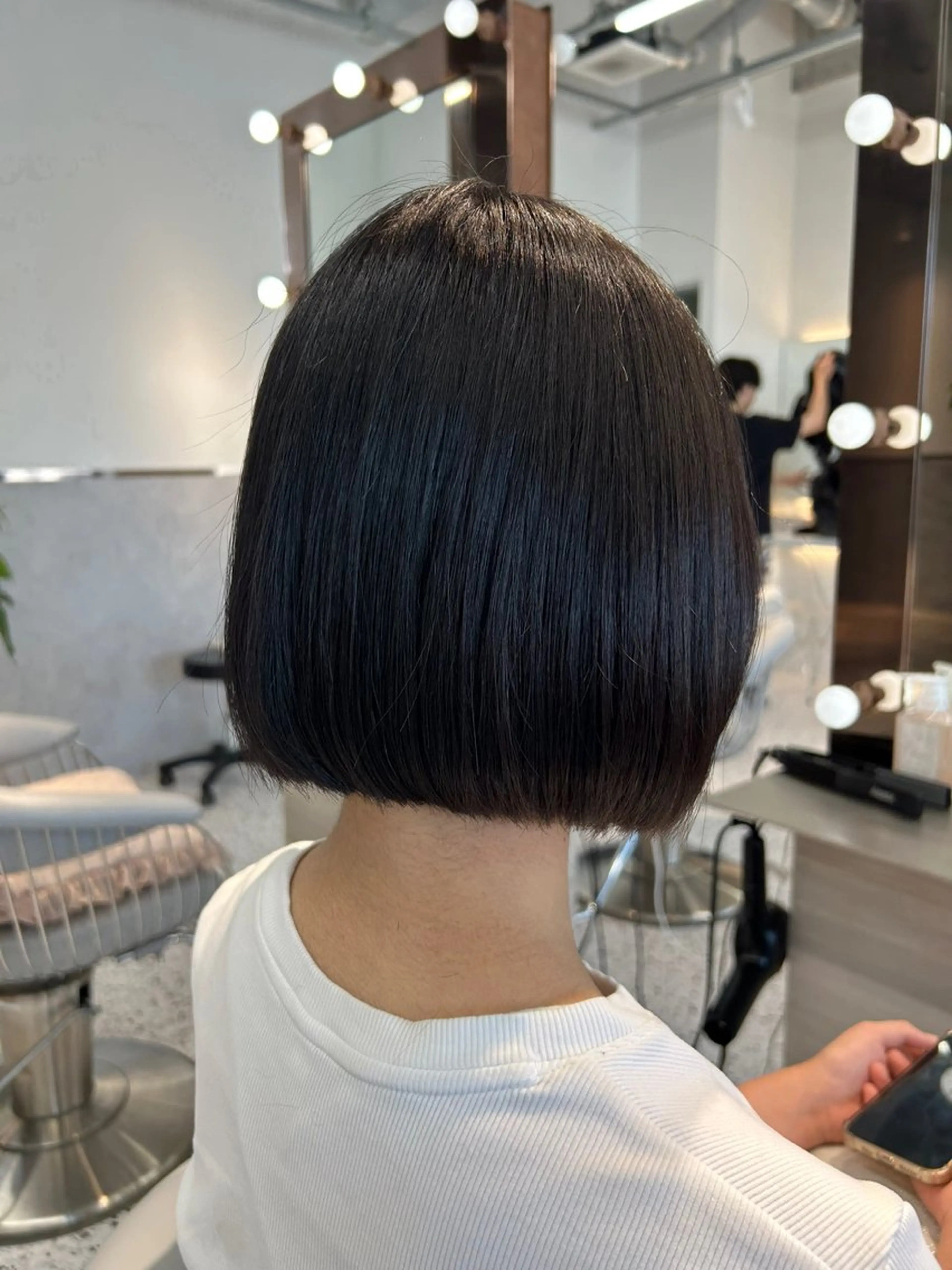 ミディアム 切りっぱなしボブ ボブレイヤー アッシュ アッシュブラウン ボブ ボブ/縮毛矯正 jionのヘアスタイル