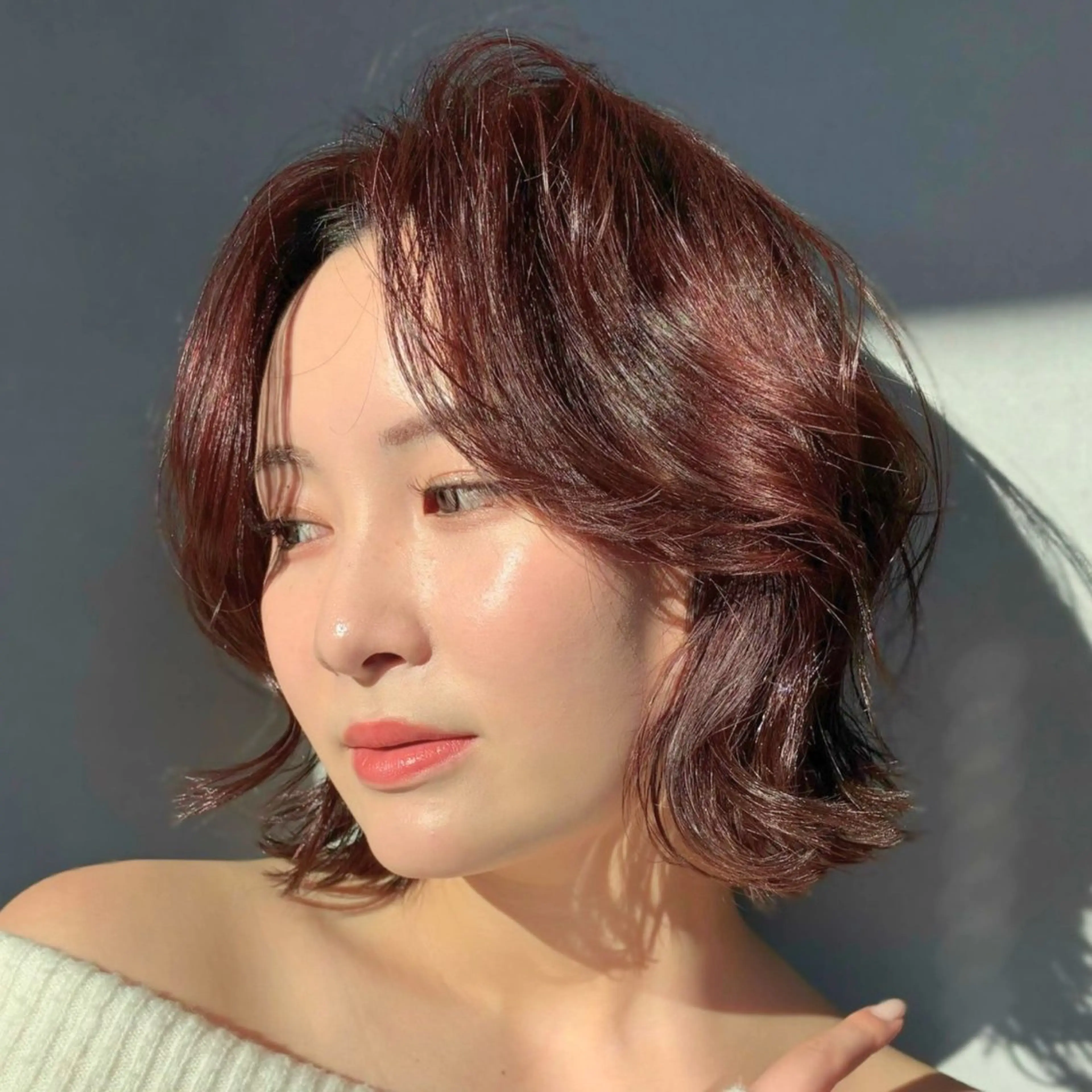 ミディアム カラー ボルドーカラー ボブ 顔まわりレイヤー レイヤーカット SUZUNO🤎ボブ レイヤー🫧顔周りのヘアスタイル