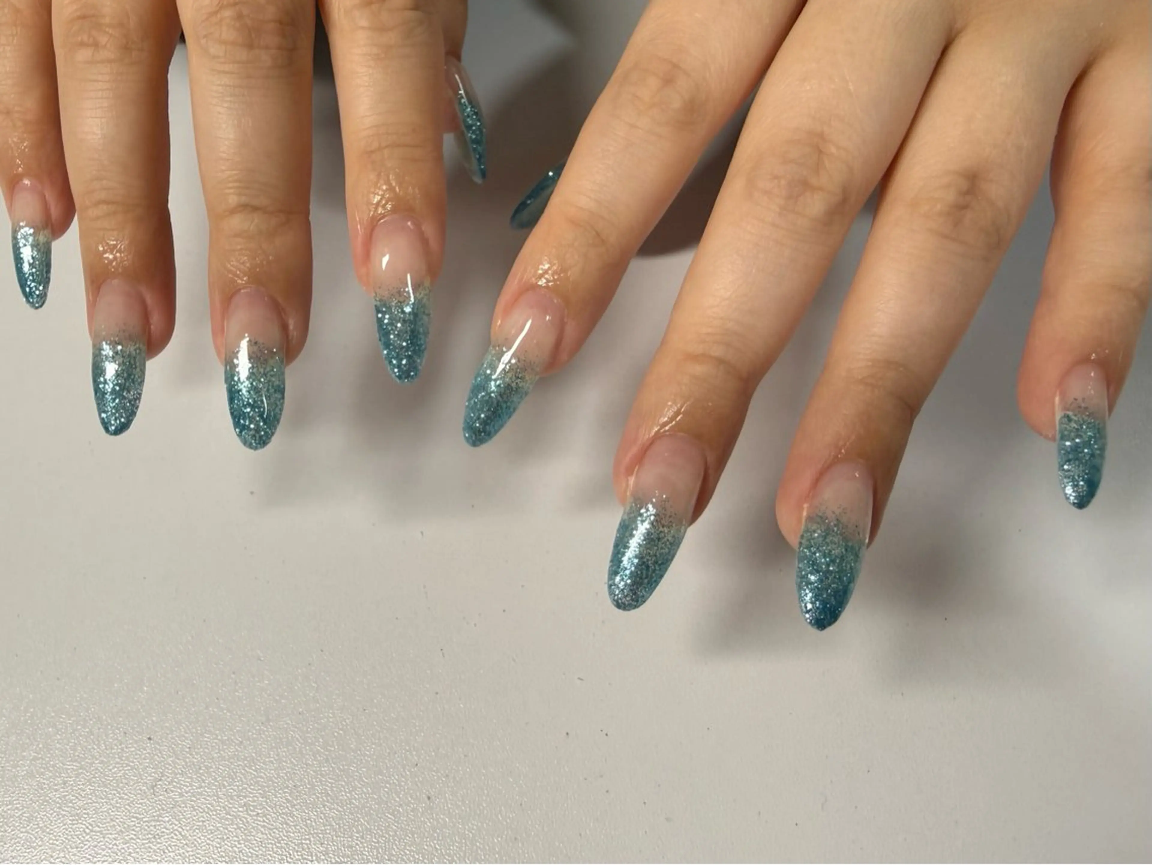 ネイル ブルー ラメ(グリッター) ラメグラデーション ハンドネイル Oasisネイル相模大野所属・Moeka ✴︎のネイルデザイン