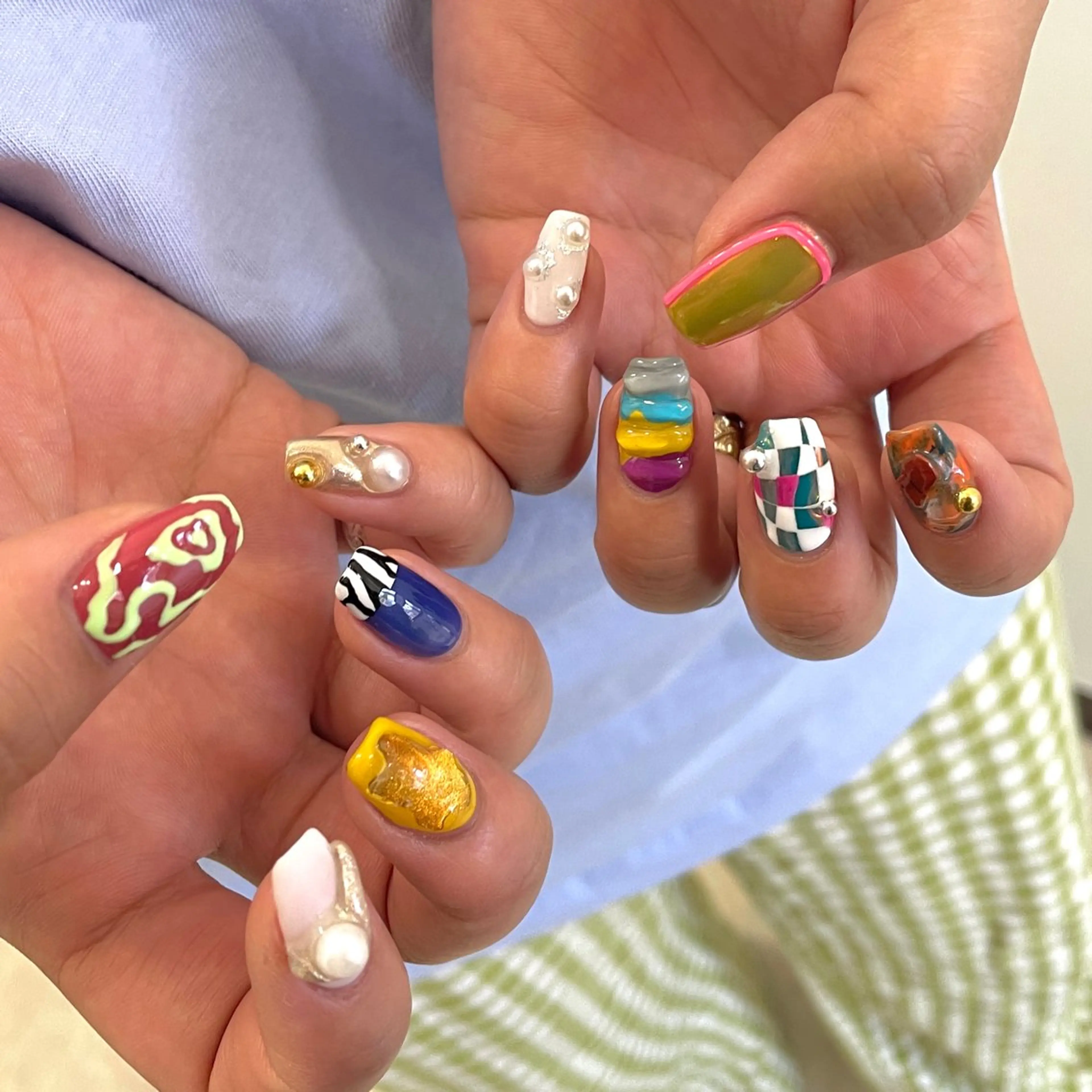 ネイル ハンドネイル 【OKIKA】 らん🦖🌈🧡のマツエク・マツパデザイン