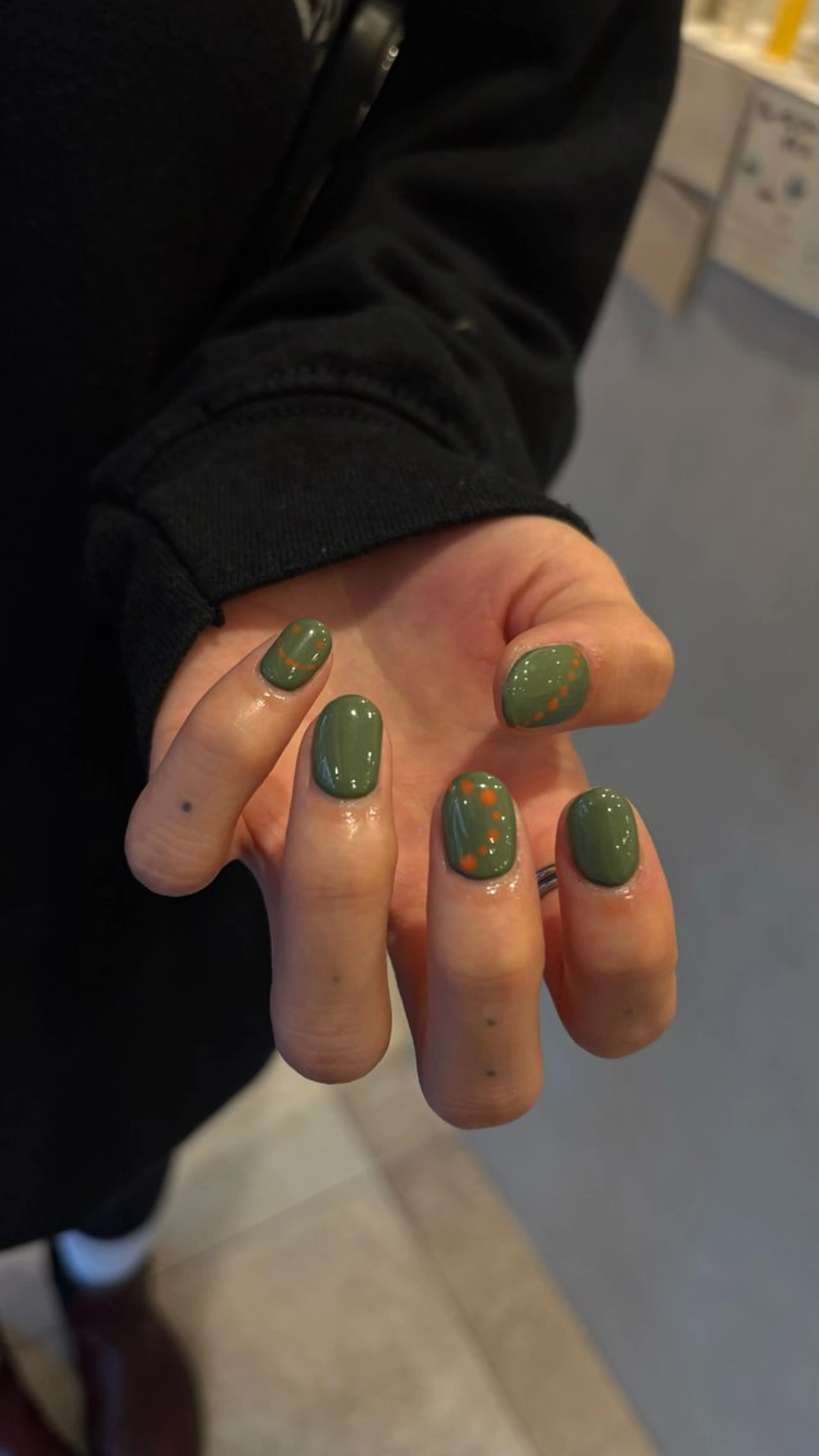 ネイル しおん🎶｜ひと 癖ニュアンス｜個性派のネイルデザイン