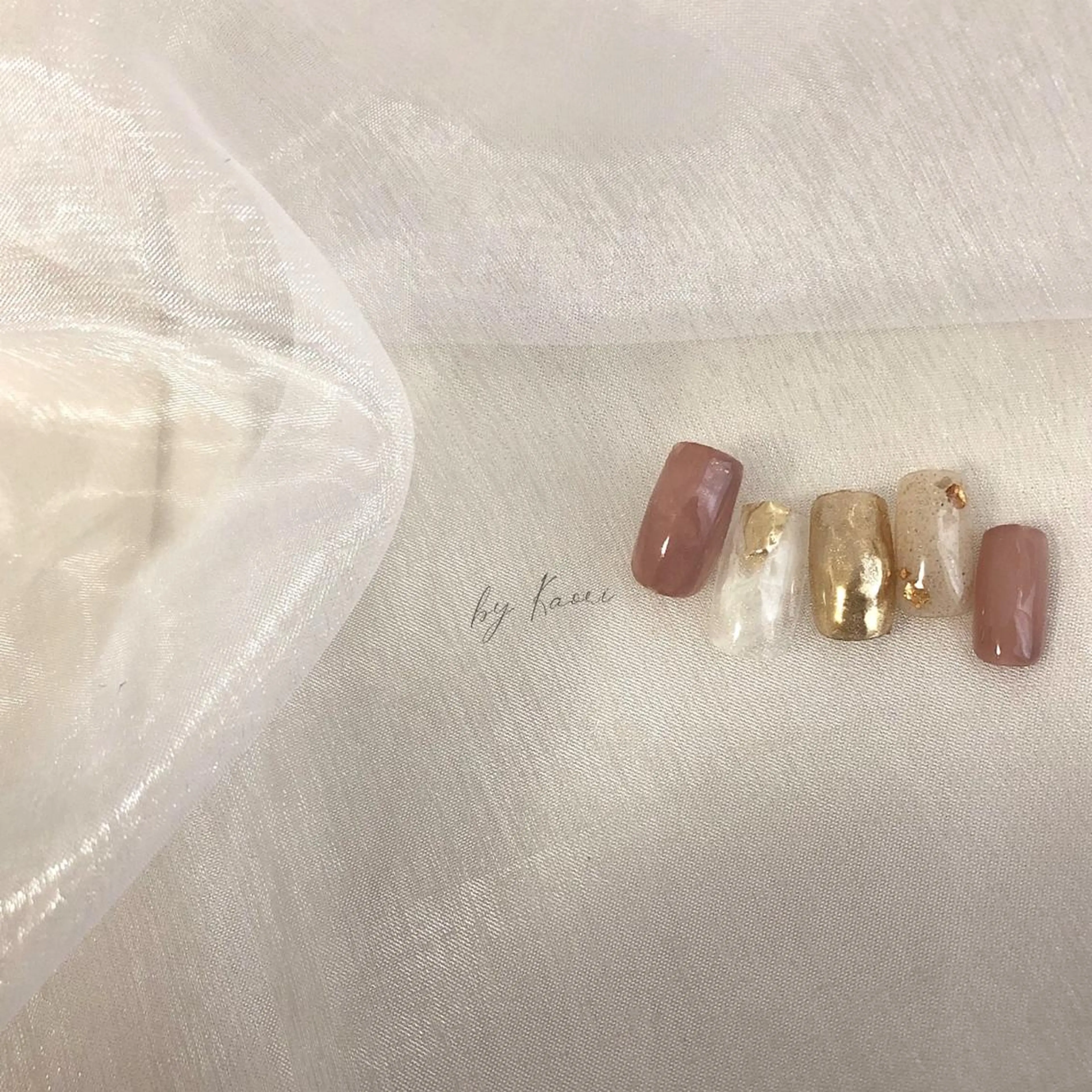 ネイル オーロラネイル ブラウン カジュアル フットネイル フレンチネイル _Defi_ by Kaoriのネイルデザイン