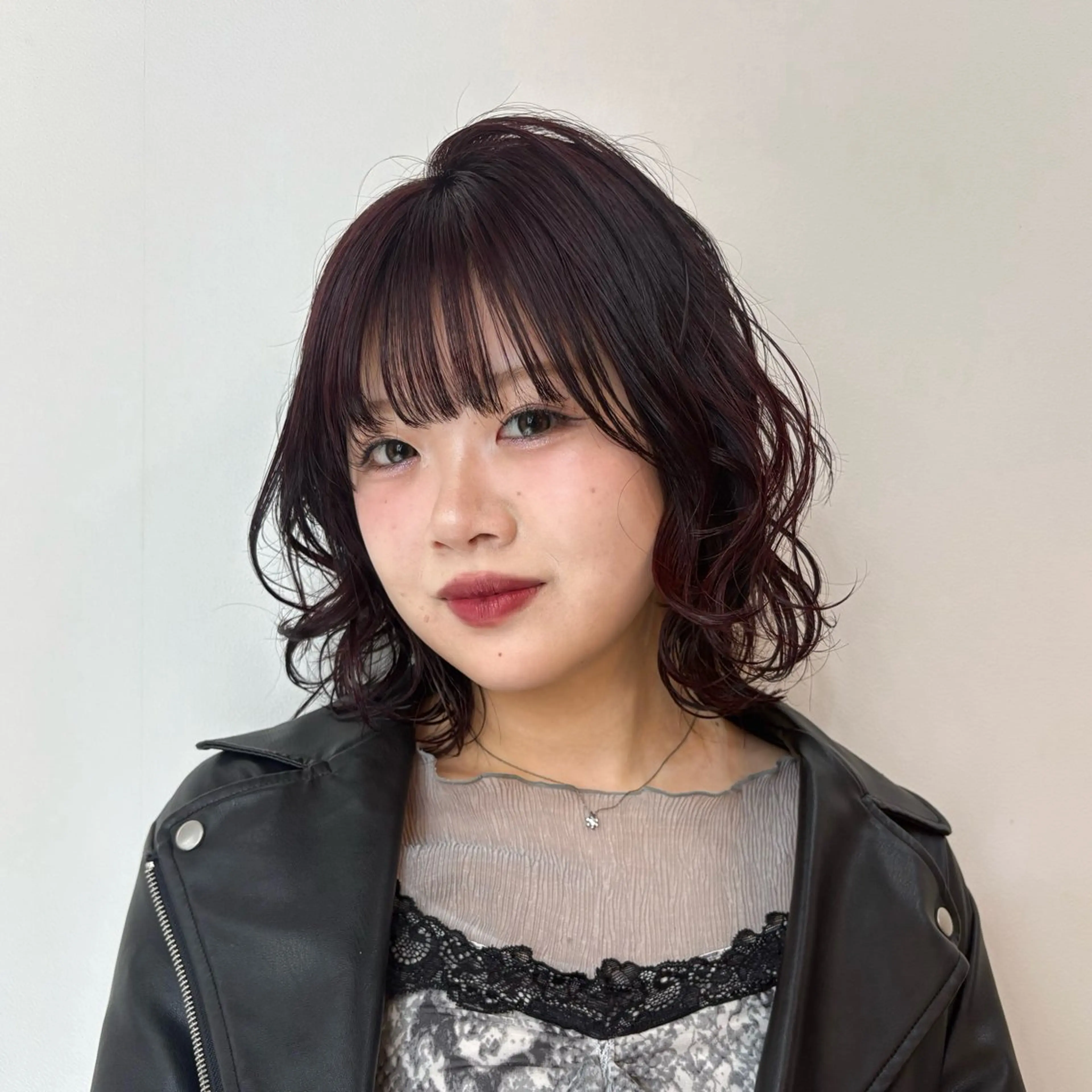 ミディアム カット ヘアカラー トリートメント minmi .SUIのヘアスタイル