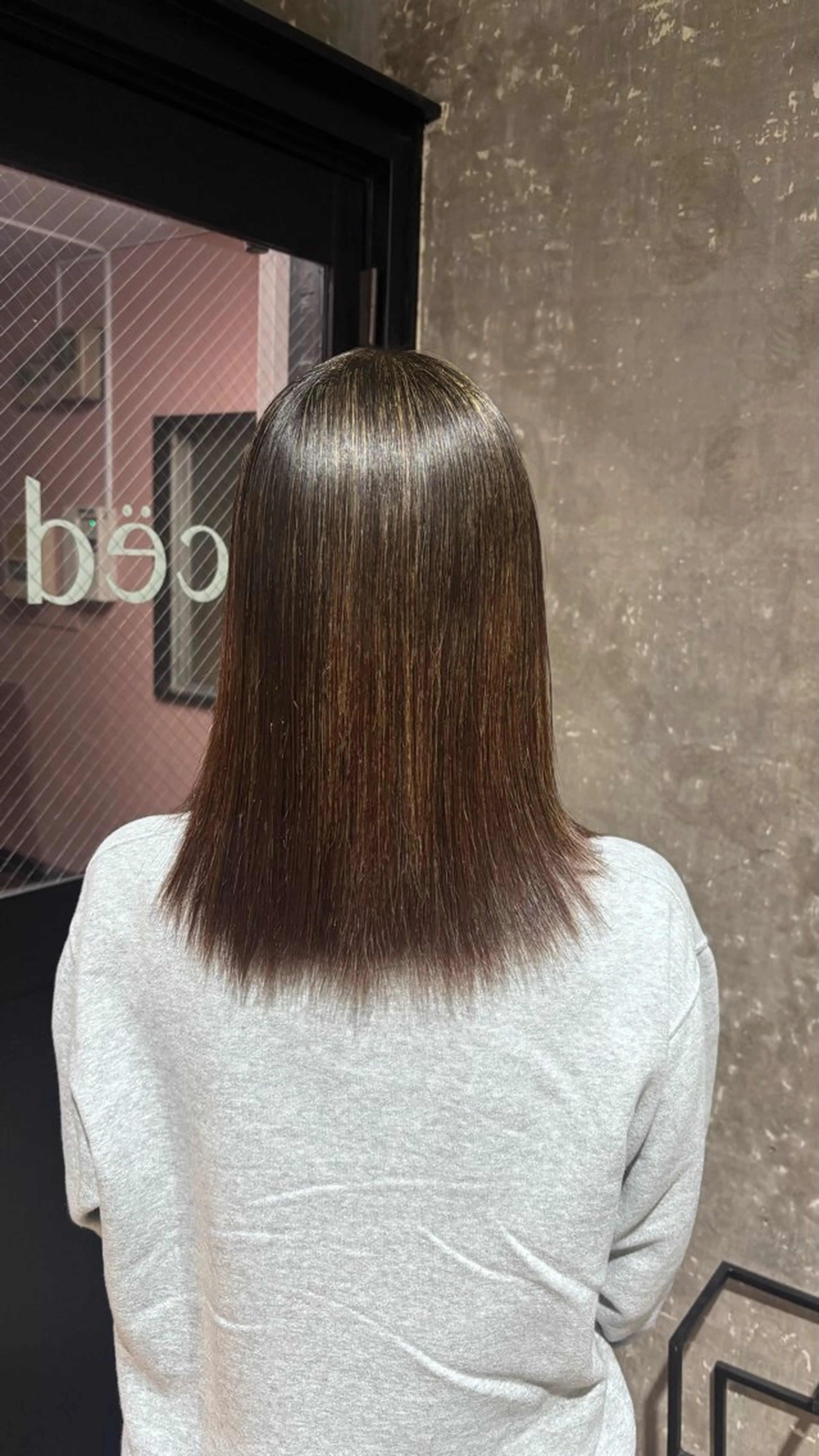 ミディアム 縮毛矯正 𝐇𝐈𝐑𝐀 𝐘𝐀𝐌𝐀のヘアスタイル