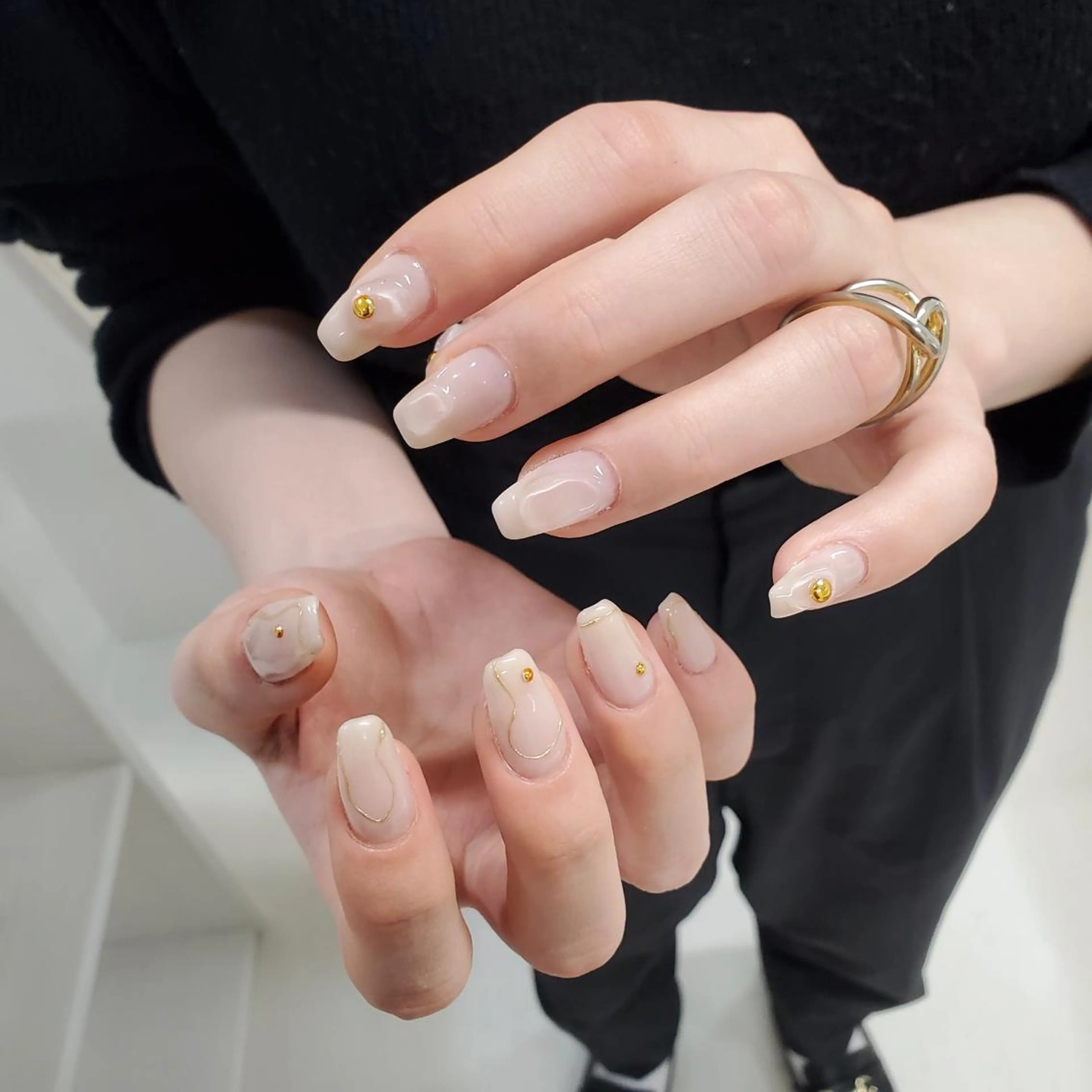 ネイル アートネイル ジェルネイル ニュアンスネイル ぷっくりネイル スカルプネイル nailstudio eviz新宿店のネイルデザイン