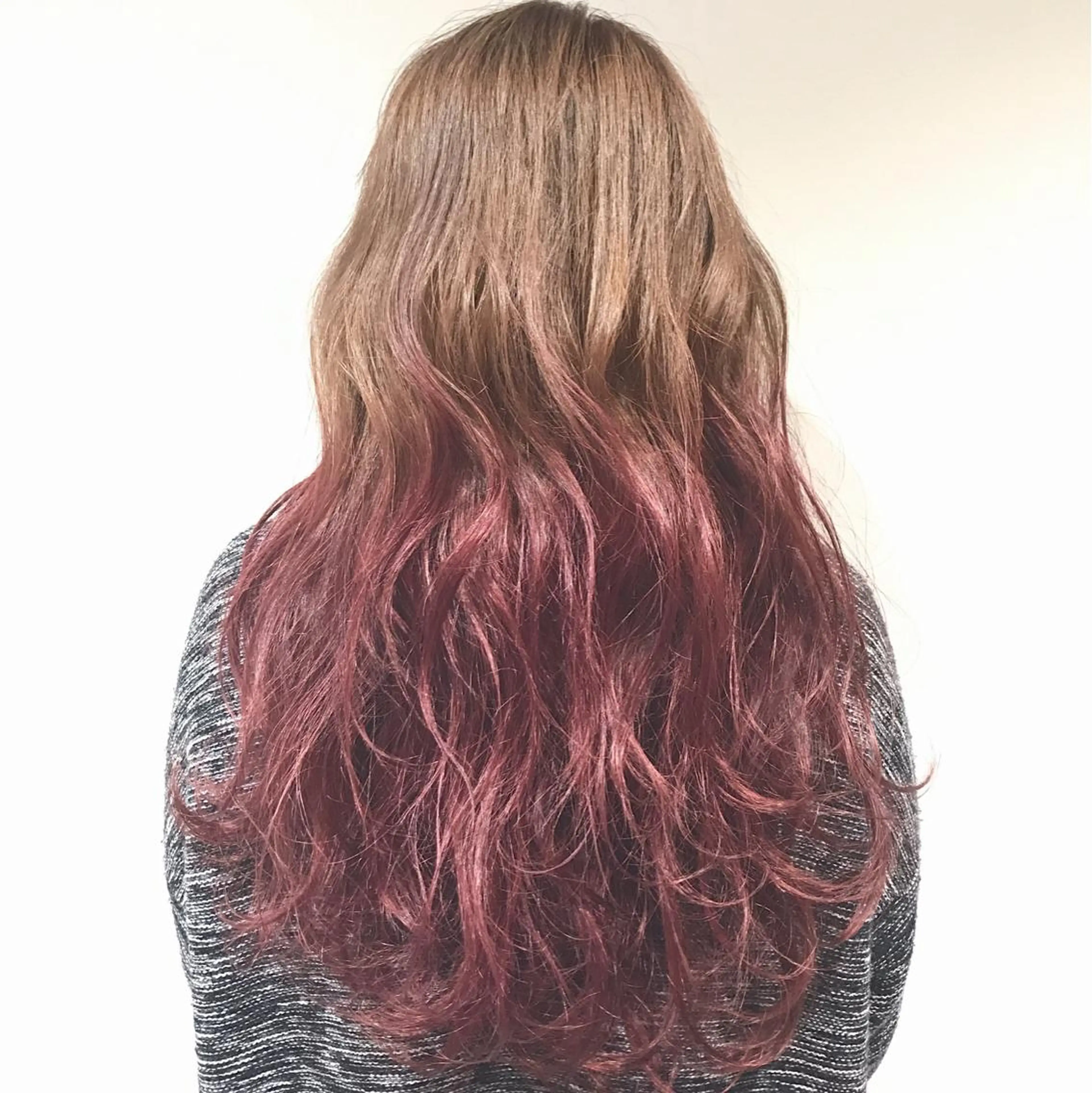 ロング カラー ヘアアレンジ ブリーチ グラデーションカラー ブリーチなしカラー オレンジ ピンクカラー Zina渋谷エリア マネージャShionのヘアスタイル