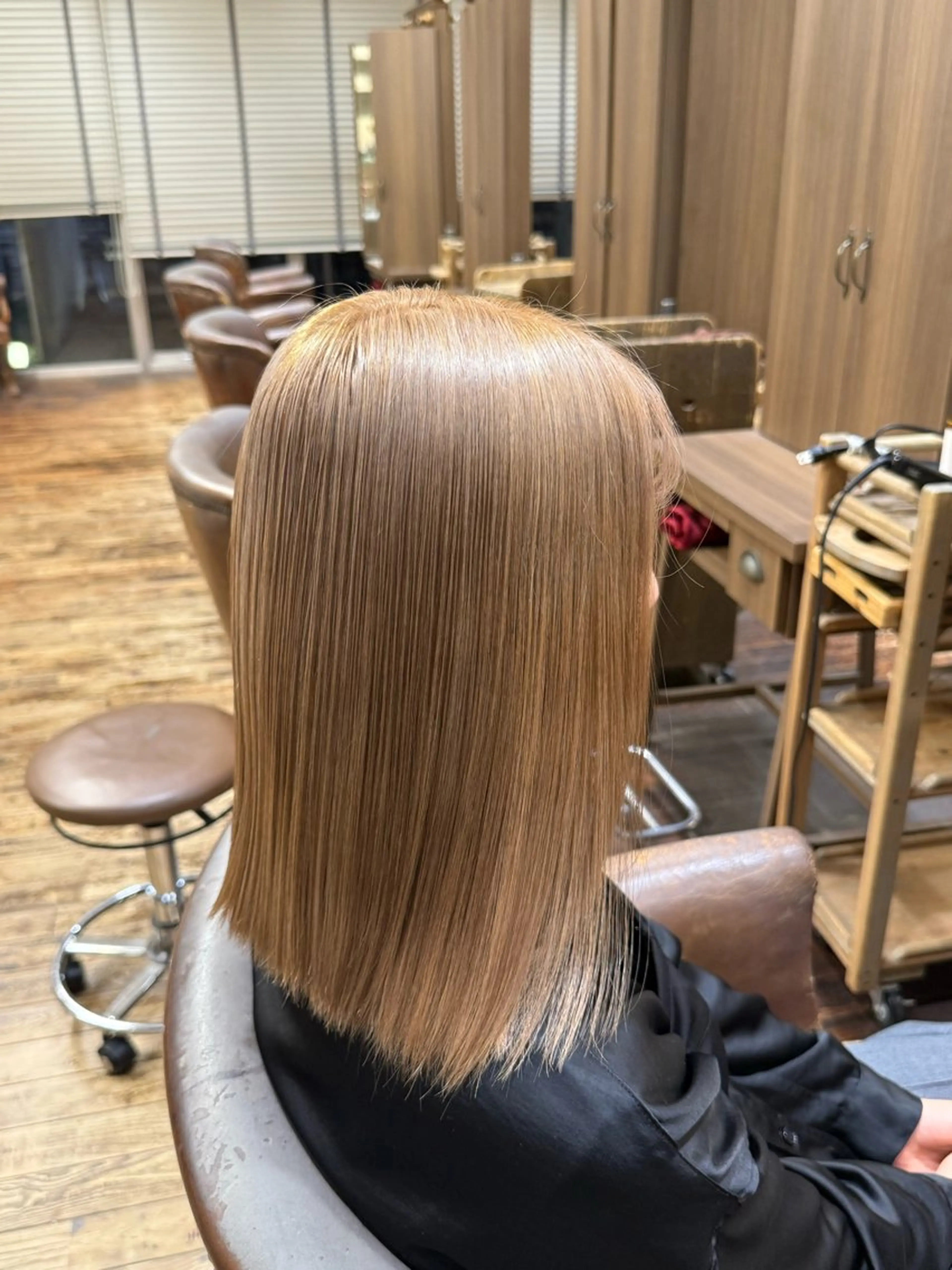 ミディアム ｢韓国風カラー ｣サナのヘアスタイル