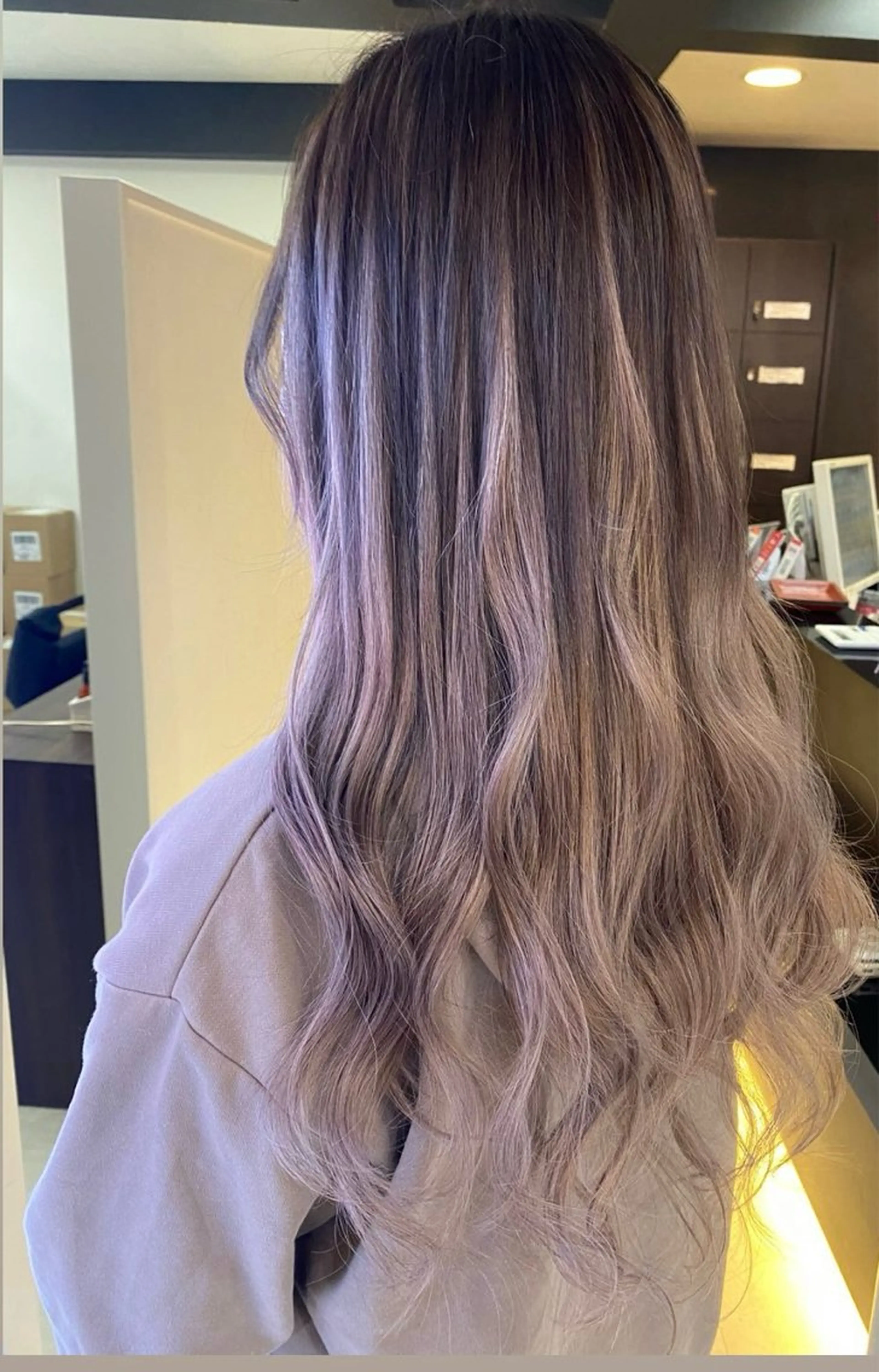 ロング カラー エクステ 山口 万綾のヘアスタイル