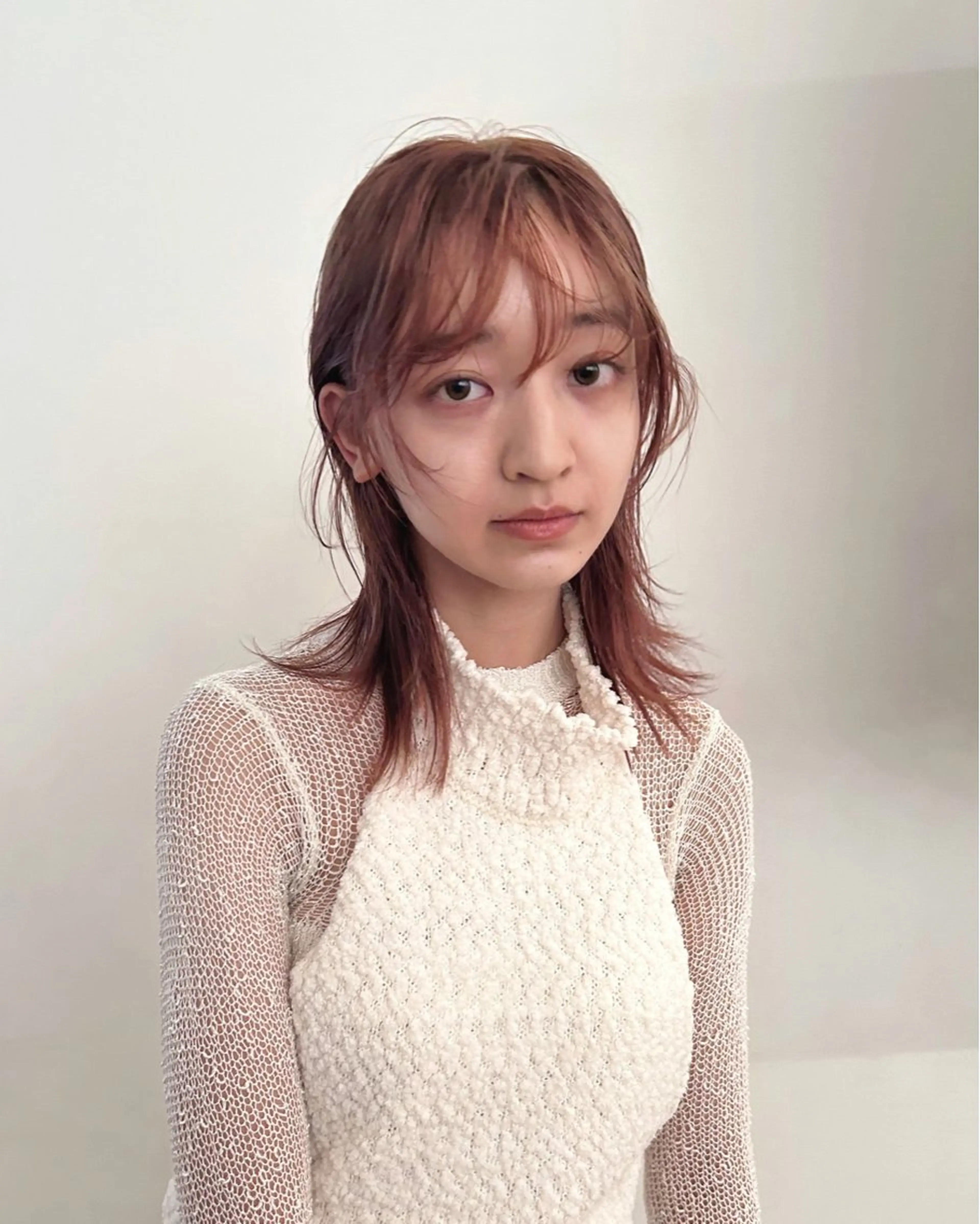 セミロング カラー ブリーチ ハイトーンカラー ピンクカラー 顔まわりレイヤー レイヤーカット レイヤーカット/栄/ 顔周り/キトウモエノのヘアスタイル