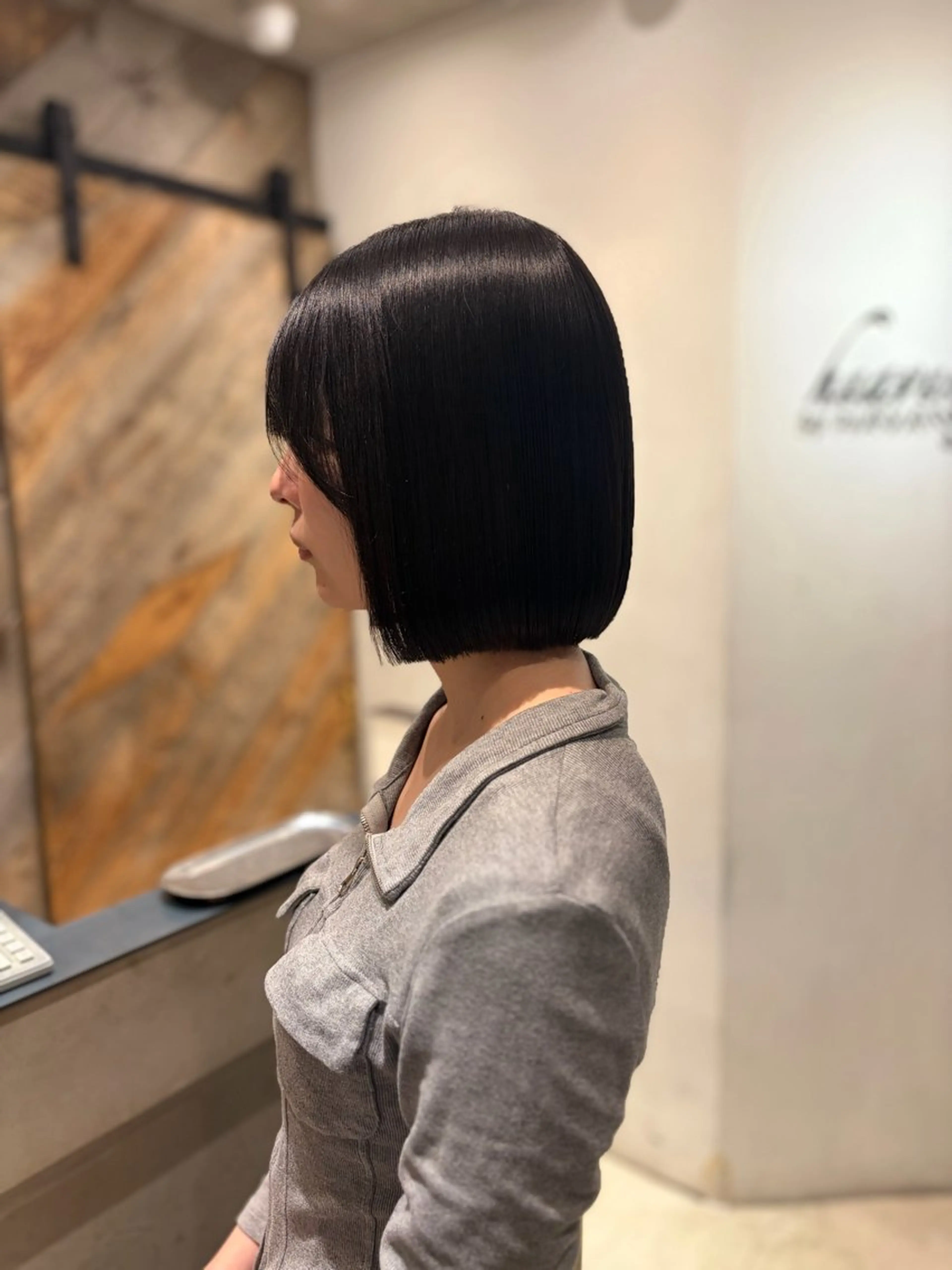 ミディアム カラー 切りっぱなしボブ ブリーチ ボブ 学生 韓国風ヘア カット トリートメント 新宿/韓国ボブ/ レイヤーボブしょうごのヘアスタイル