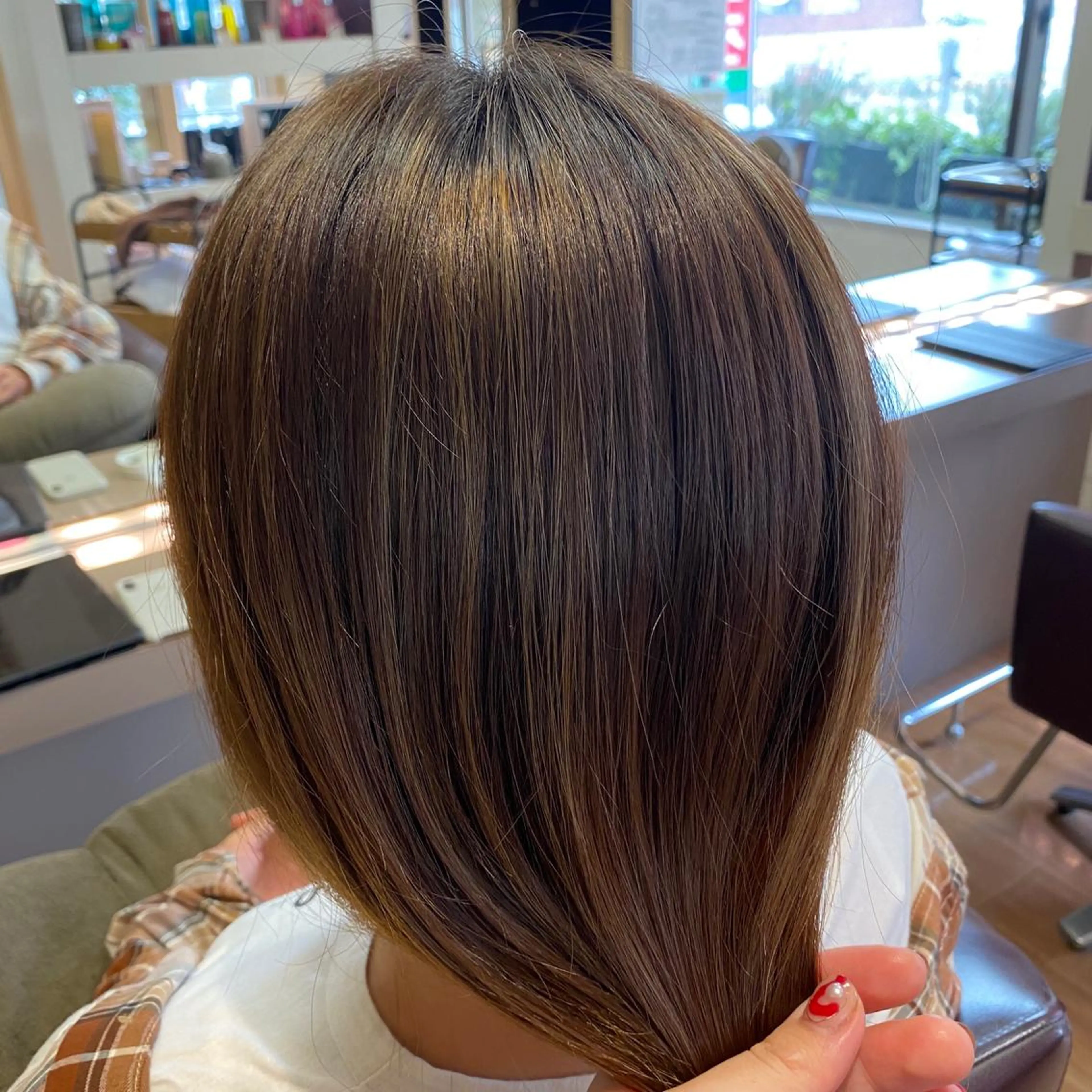 カラー ベージュカラー ハイライトカラー オリーブベージュ 佐川 絢のヘアスタイル