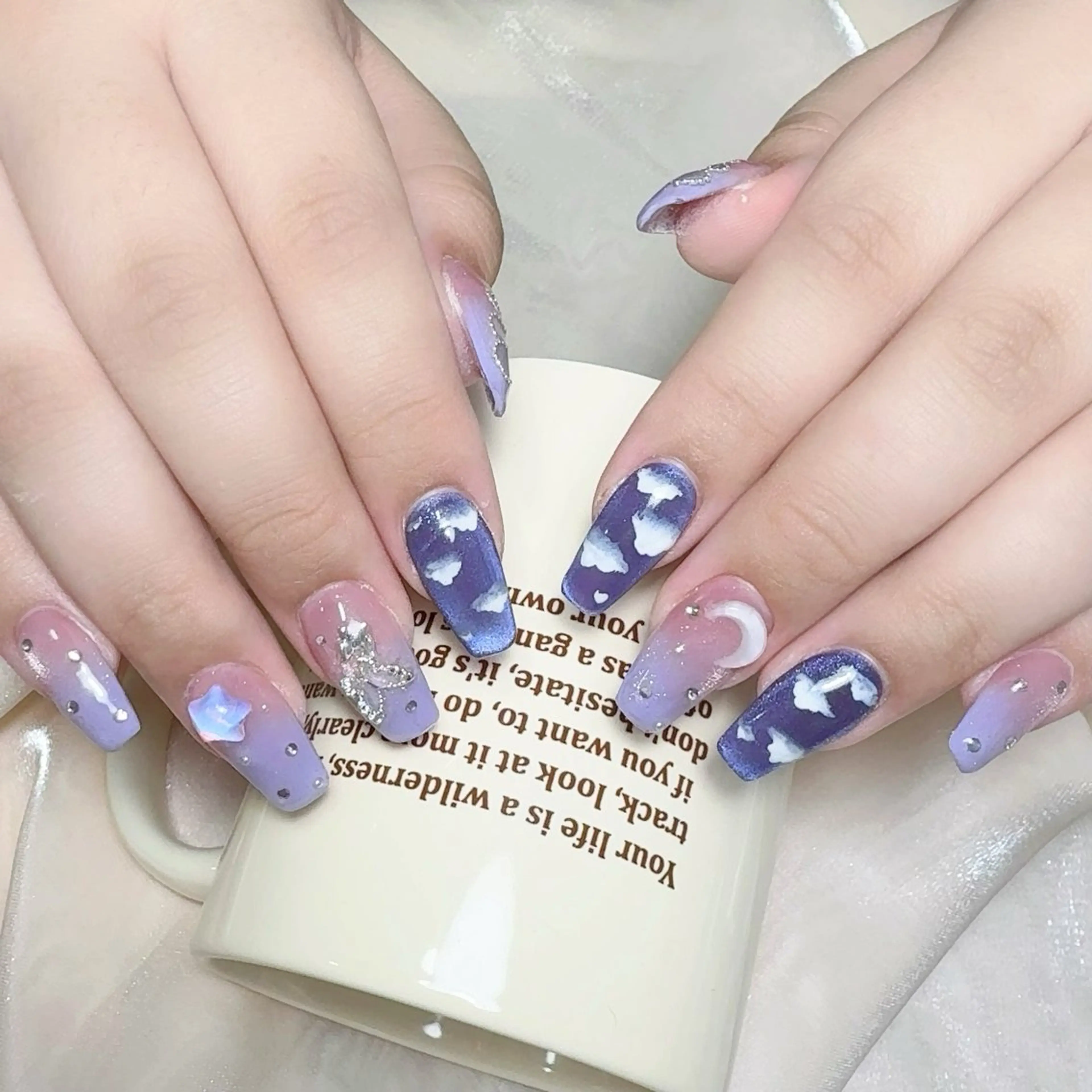 メンズ ネイル メンズ韓国風 アートネイル オーロラネイル ガーリー キラキラネイル ハンドネイル Nail salon 木にいるのネイルデザイン