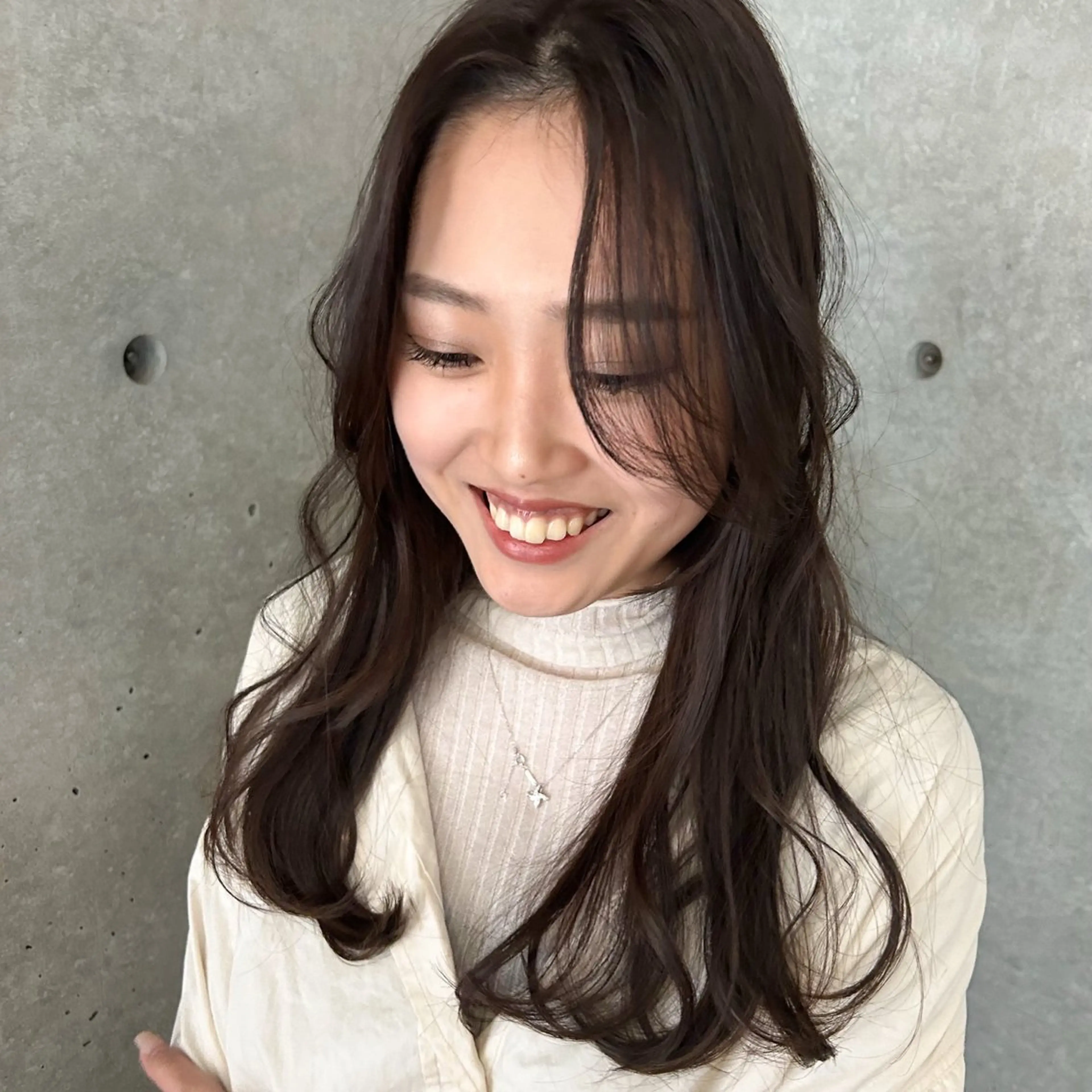 ロング レイヤーカット 烏丸/顔周りカット/ くびれヘア/奈実のヘアスタイル