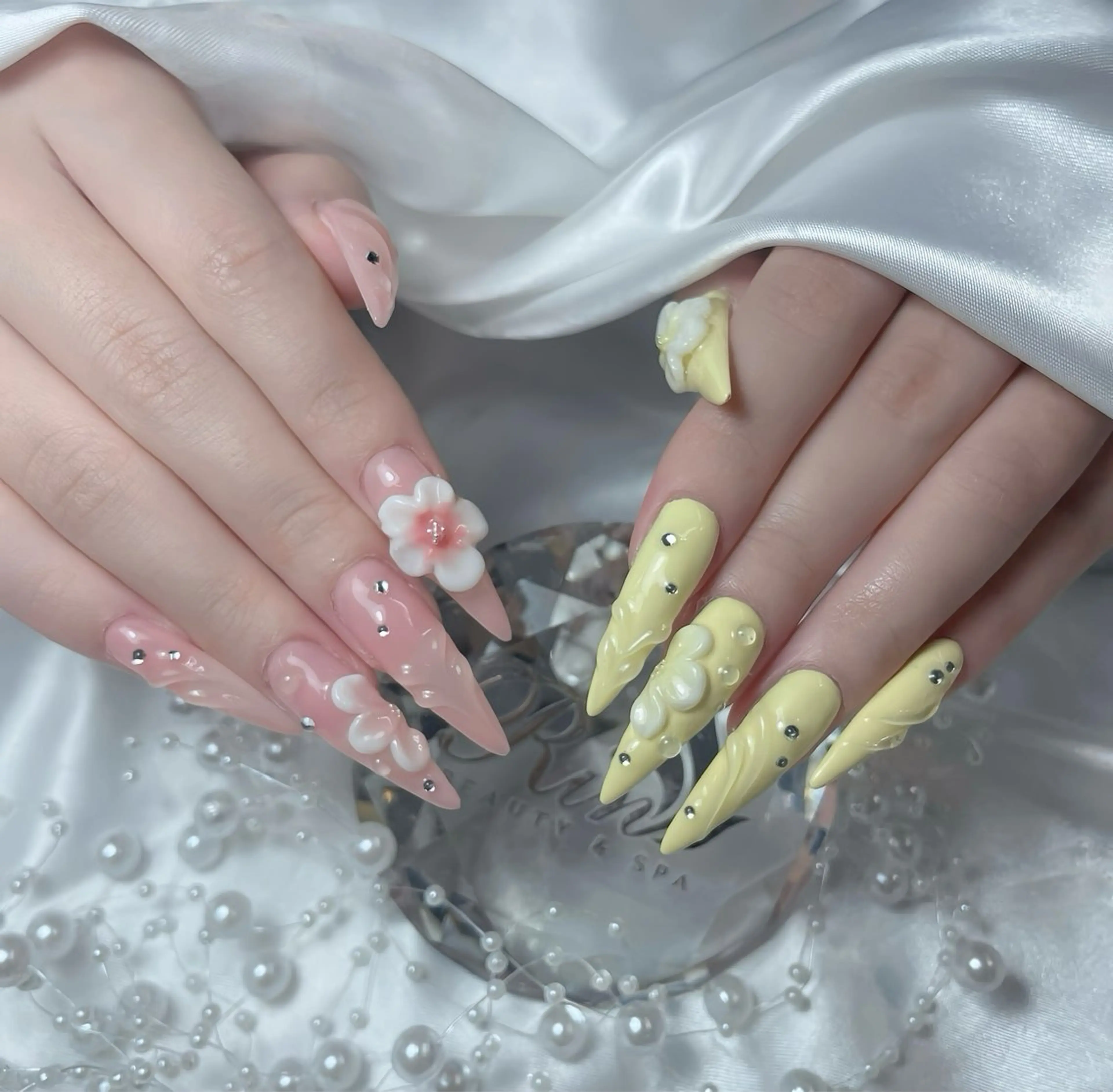 ネイル ボルドー フレンチネイル グラデーション キラキラネイル 韓国ネイル ハンドネイル Rin Nail Shinokuboのネイルデザイン