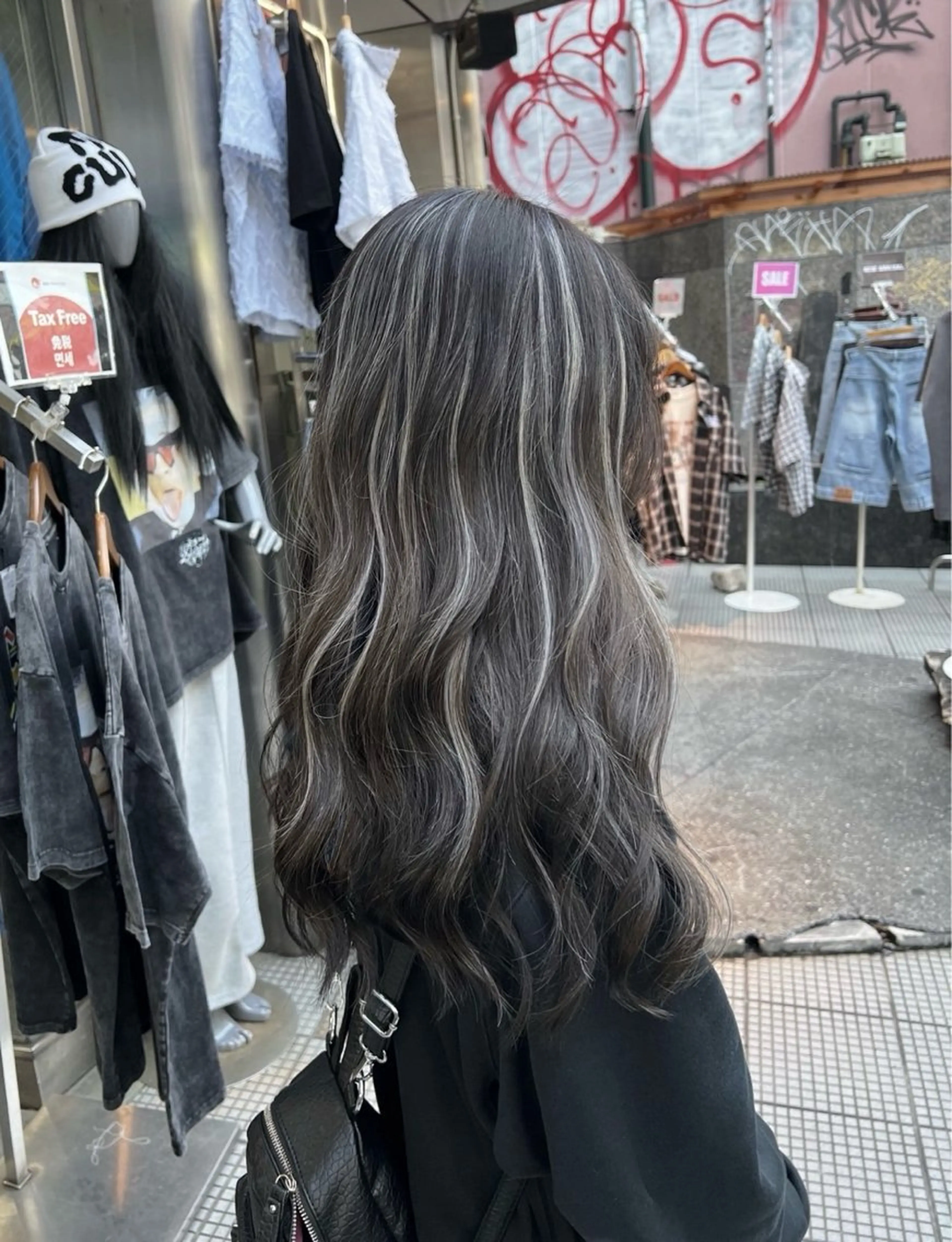 ロング カラー ダークグレー ダークグレージュ グレージュ ハイライトカラー ハイライト ヘアカラー トリートメント 指名数No.1 /NAOYAのヘアスタイル