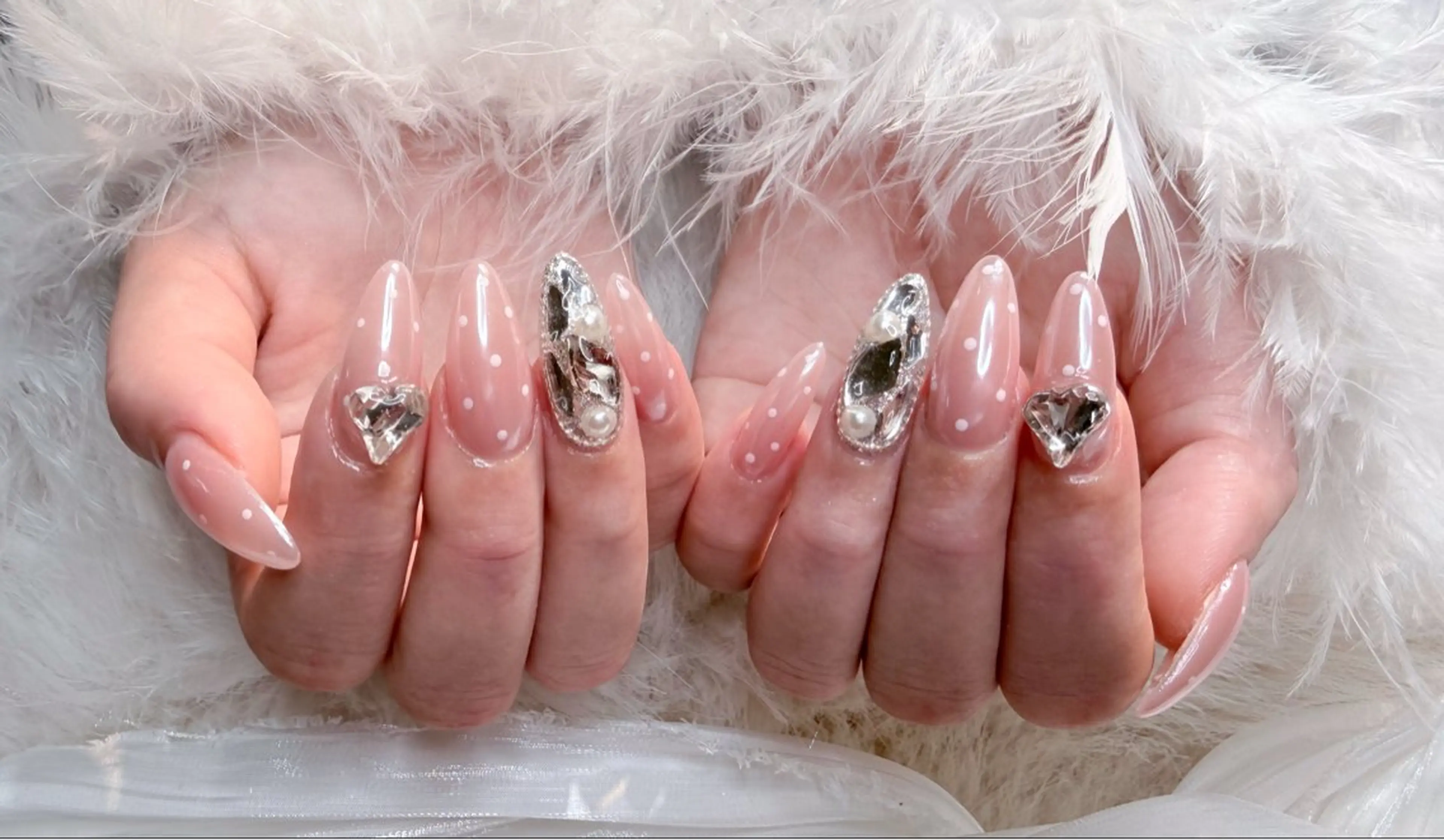 ネイル リボン、ガーリー パーツ放題専門店のネイルデザイン