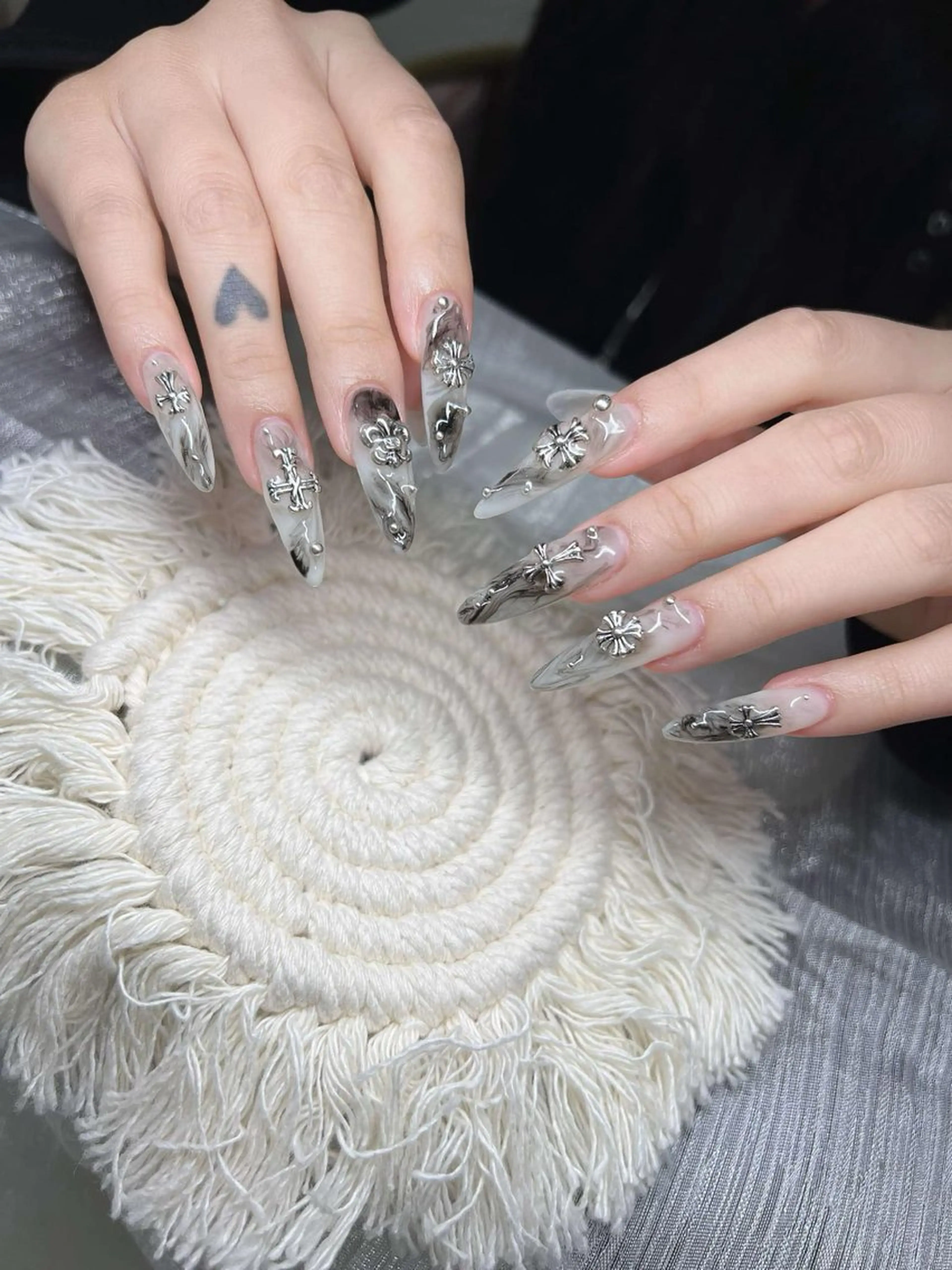 ネイル オーロラネイル チークネイル 長さ出し フットネイル フレンチネイル Lee Nails チップ長さだし専門店のネイルデザイン