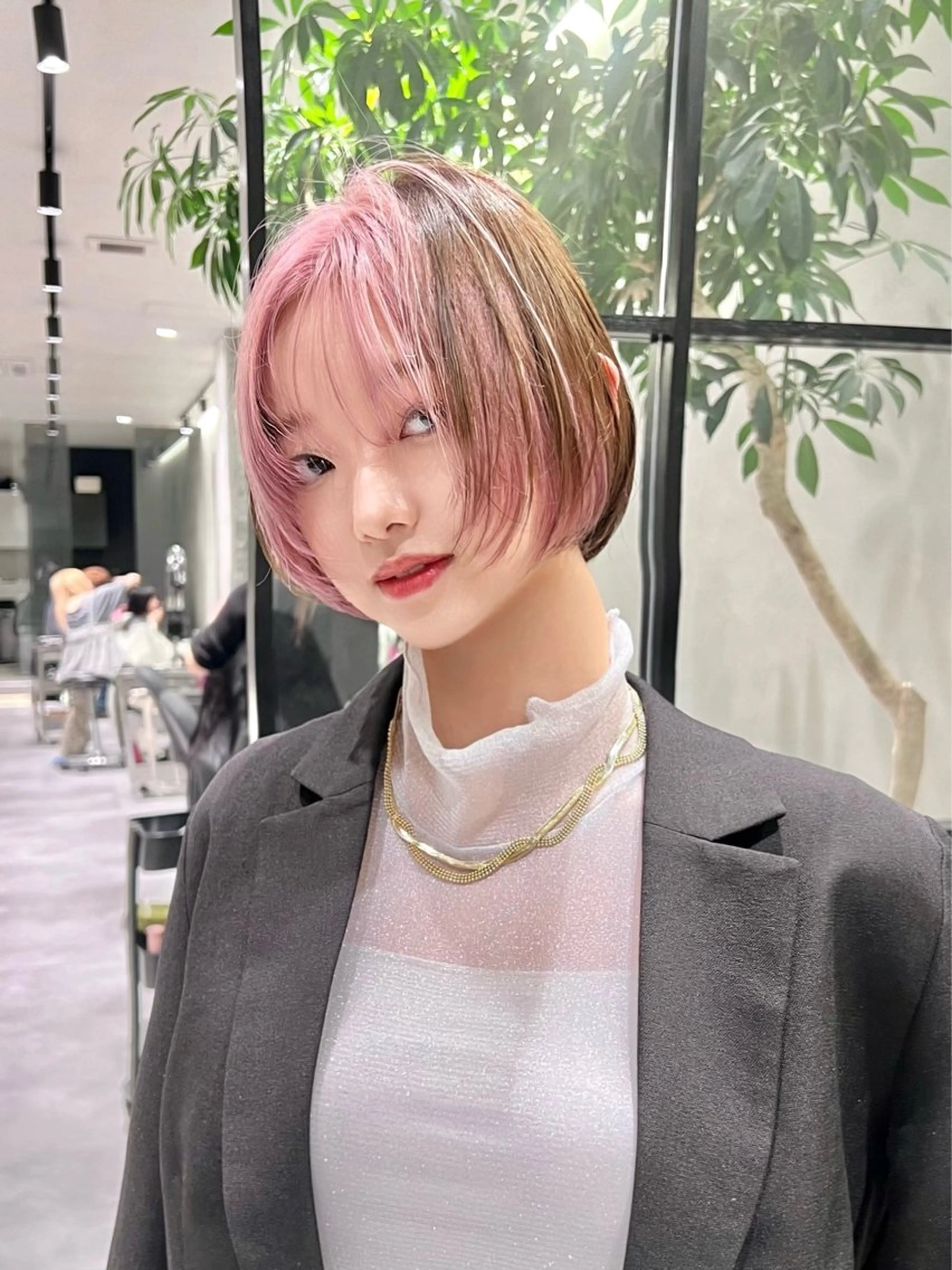 ショート ハイトーン/レイヤー カット岩田健斗/新宿のヘアスタイル