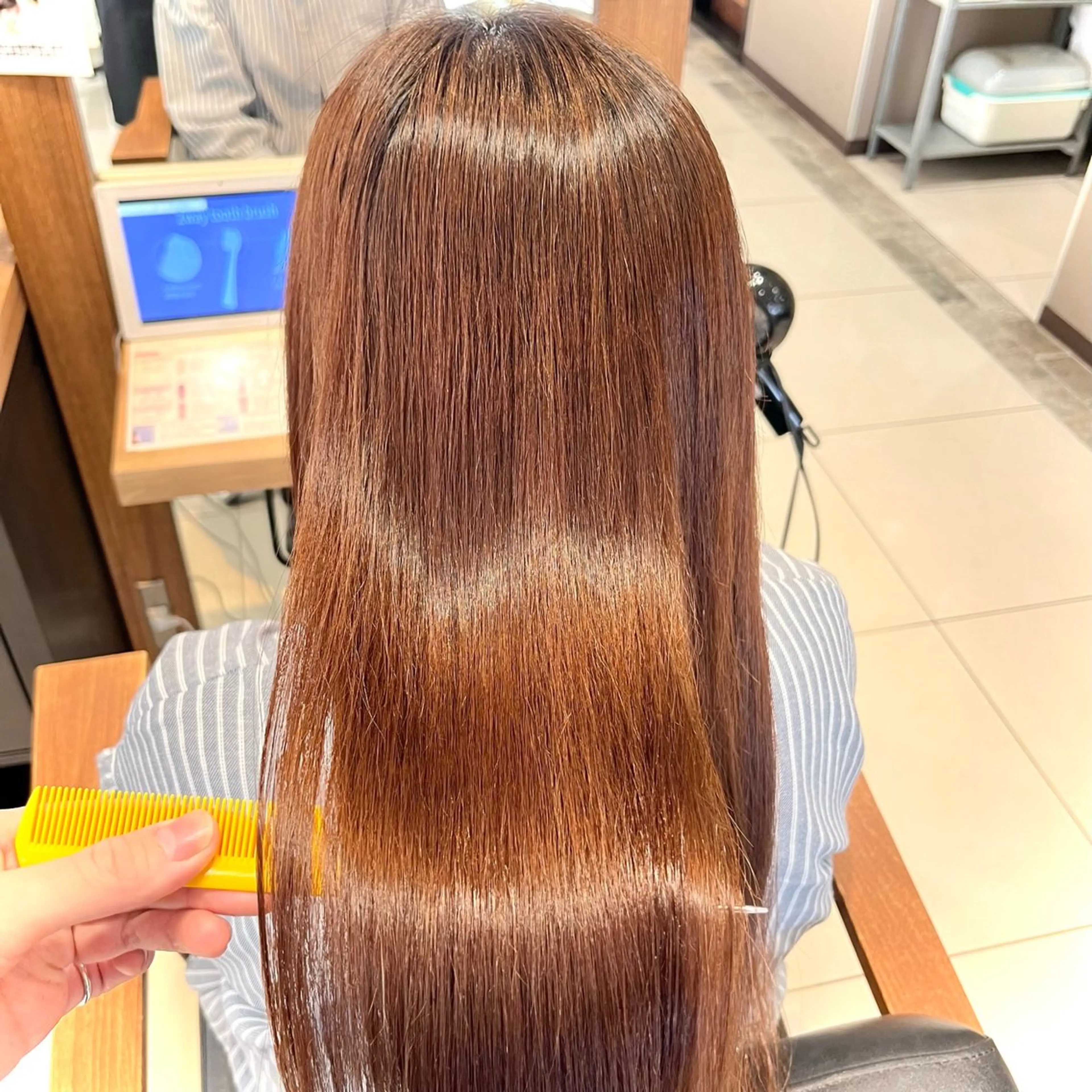 セミロング カット 縮毛矯正 吉田 桃夏のヘアスタイル