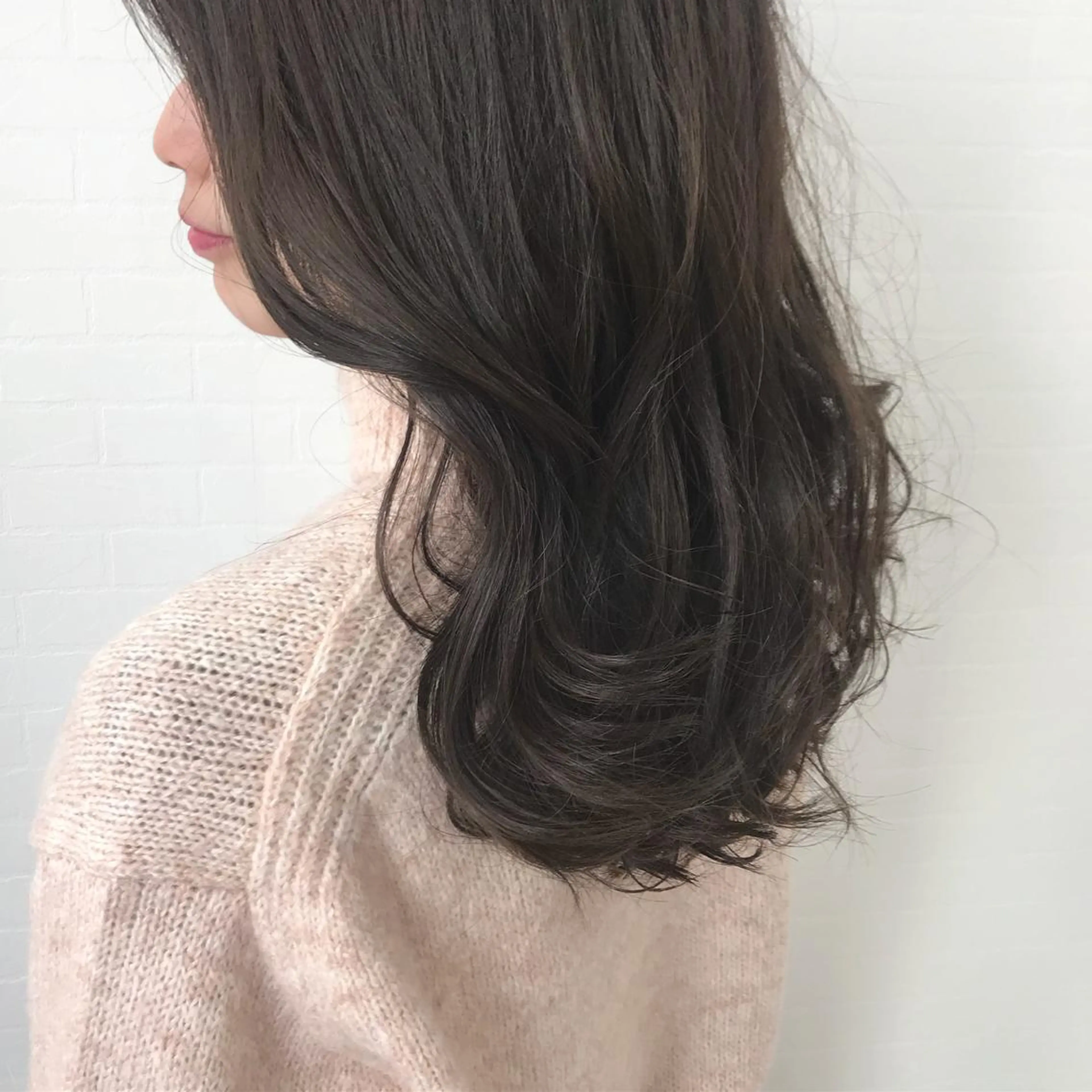 ロング カラー オリーブ/アッシュ やわらか透明感カラーのヘアスタイル