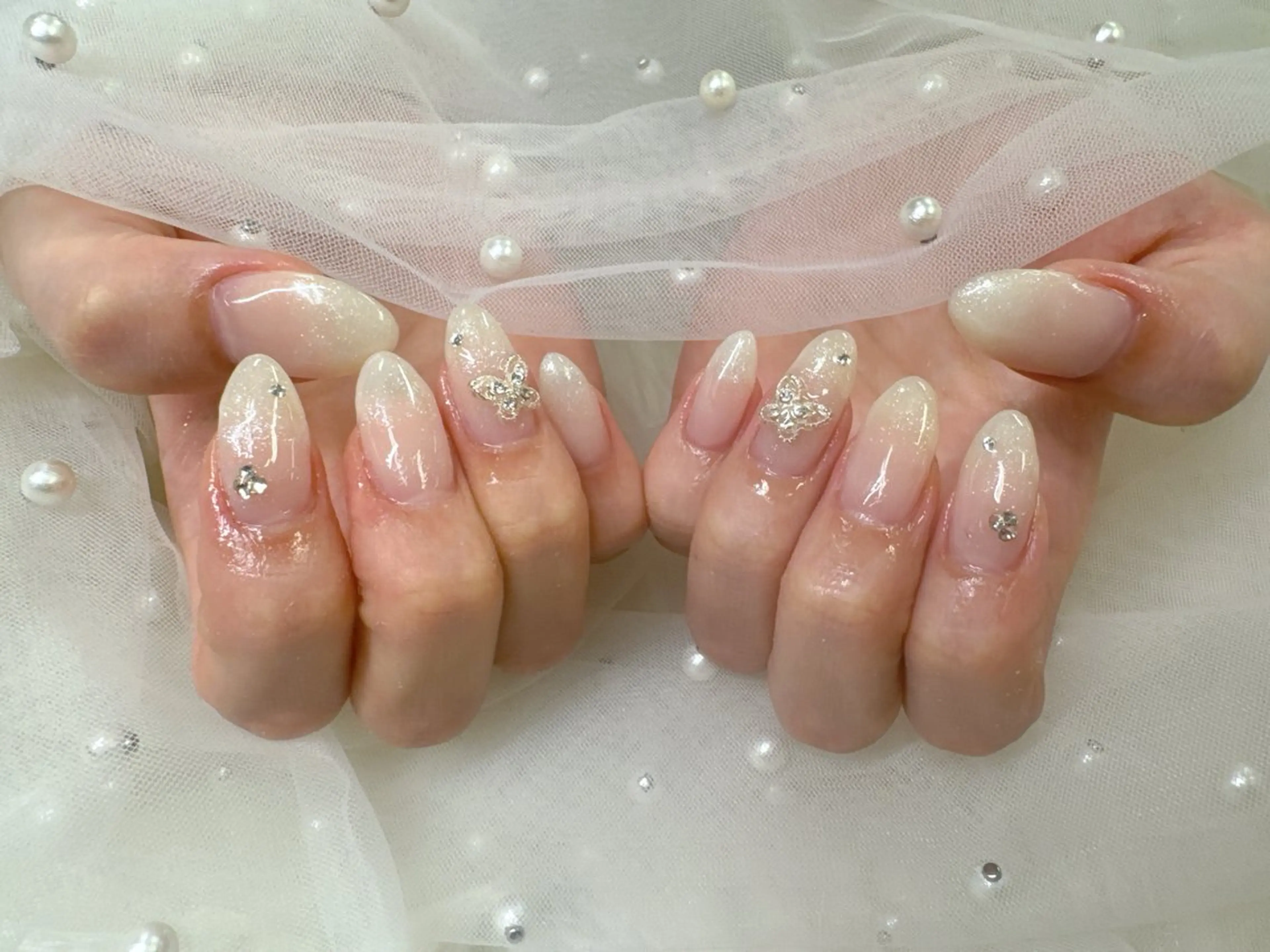 ネイル フレンチネイル ジェルネイル ガラスフレンチ キラキラネイル ロングネイル ハンドネイル Queeens nailのネイルデザイン