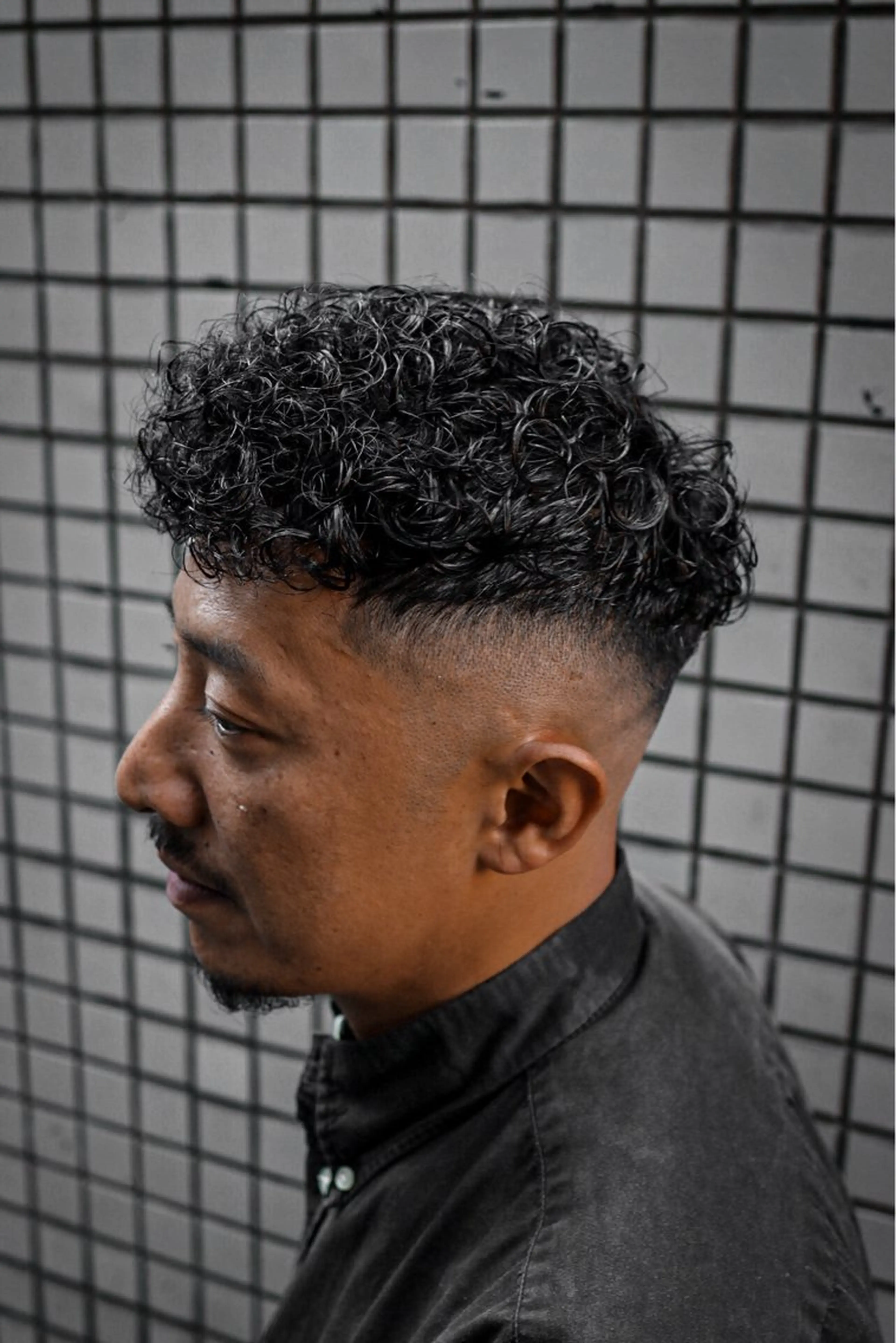 ショート カラー パーマ メンズ メンズブリーチ フェードカット カルマパーマ メンズメッシュ モヒカン 💈men's💈 satoru中目黒のヘアスタイル