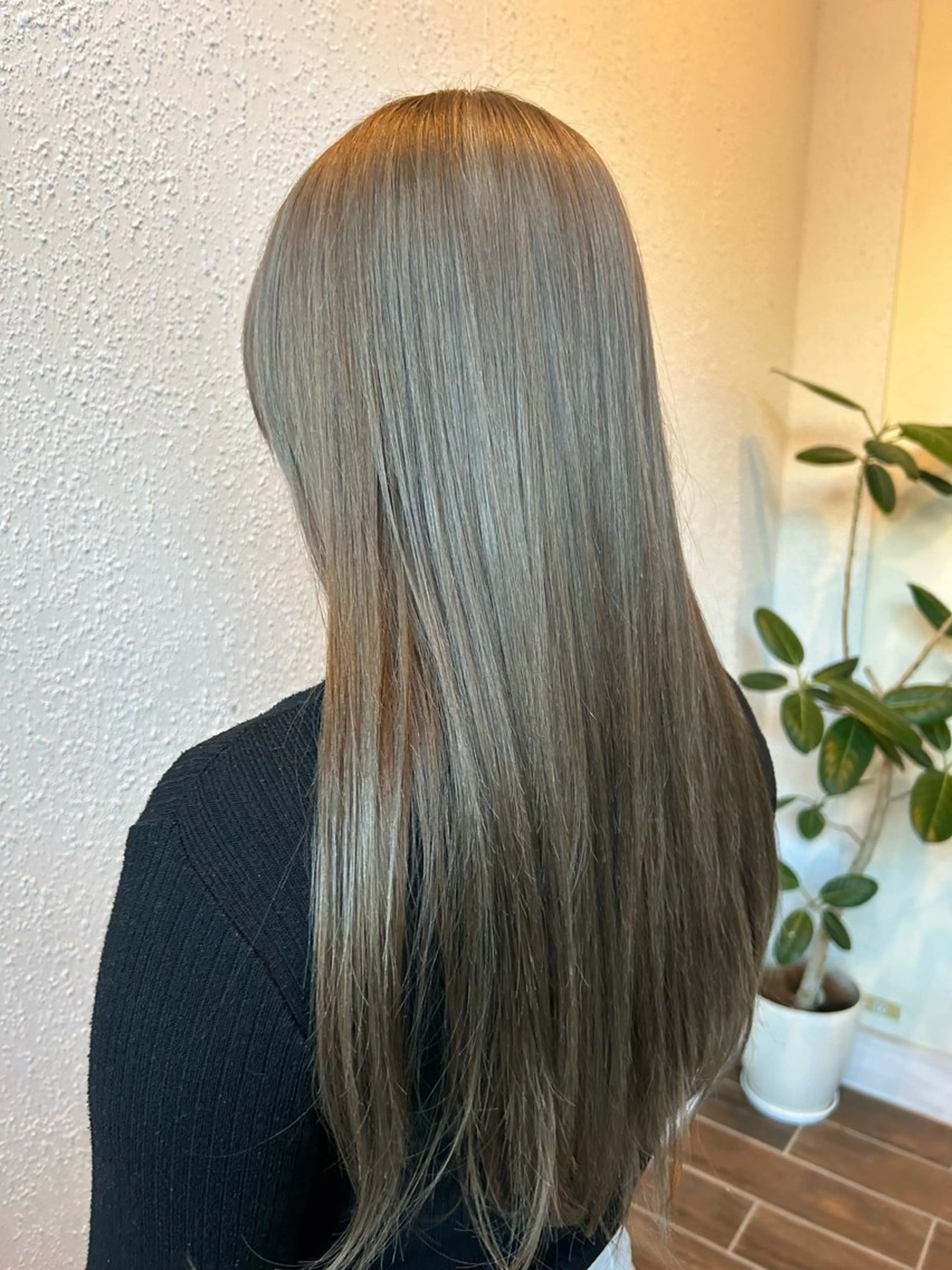 ロング カラー 角田 桃香のヘアスタイル