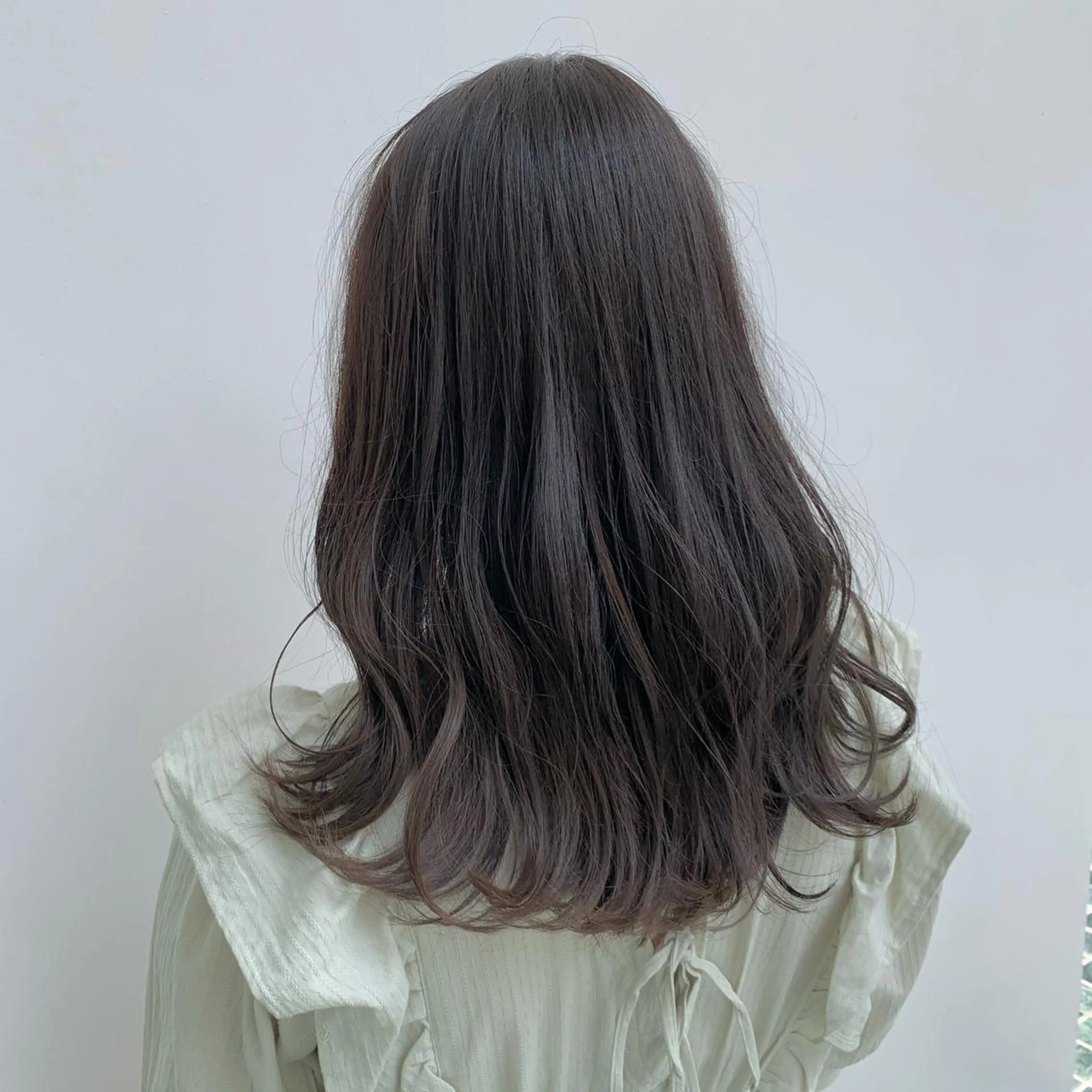 ロング カラー ベージュカラー ブリーチ イヤリングカラー グレージュ ハイライトカラー マンツーマン×半個室 まちだきょうすけのヘアスタイル