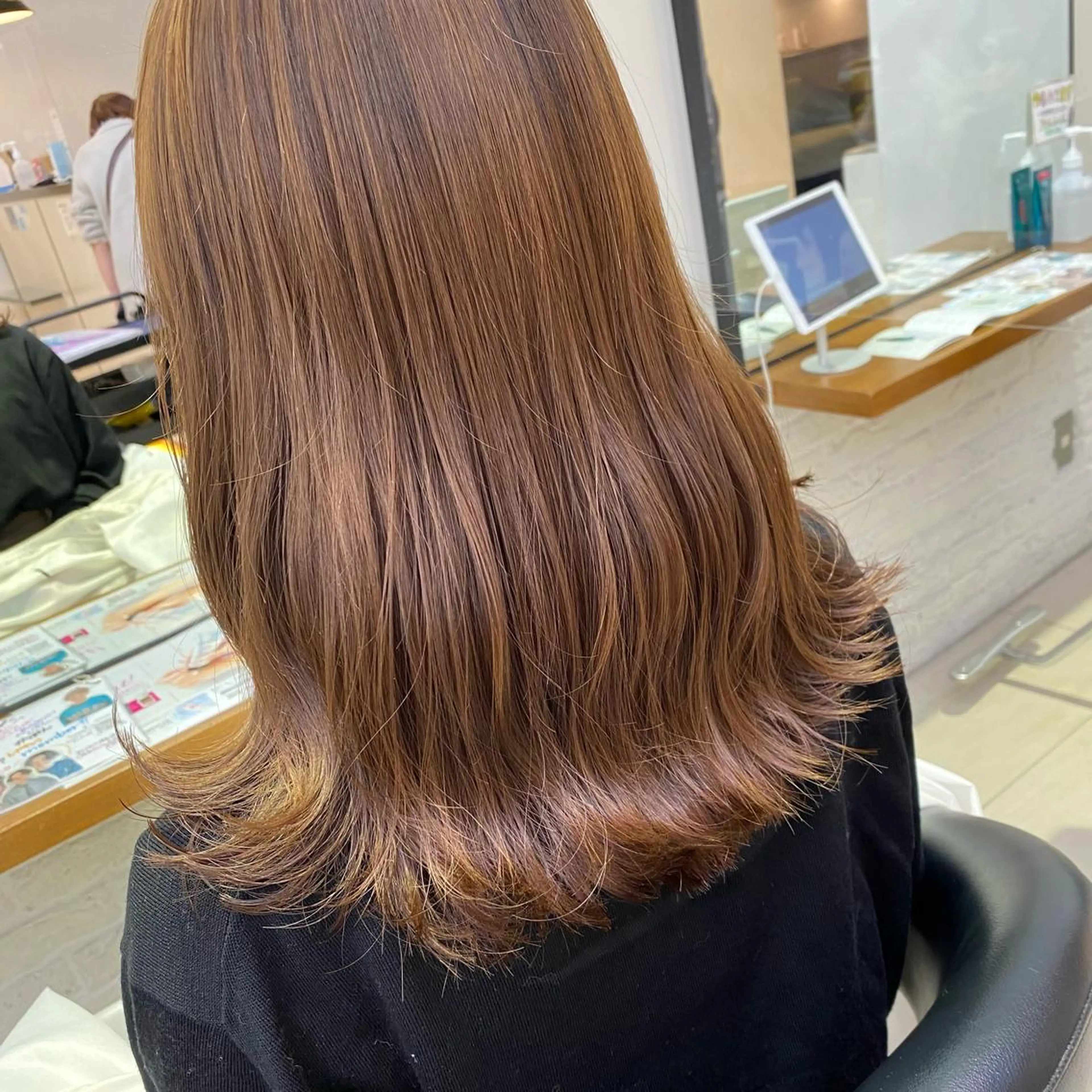 ミディアム 土門 茜のヘアスタイル