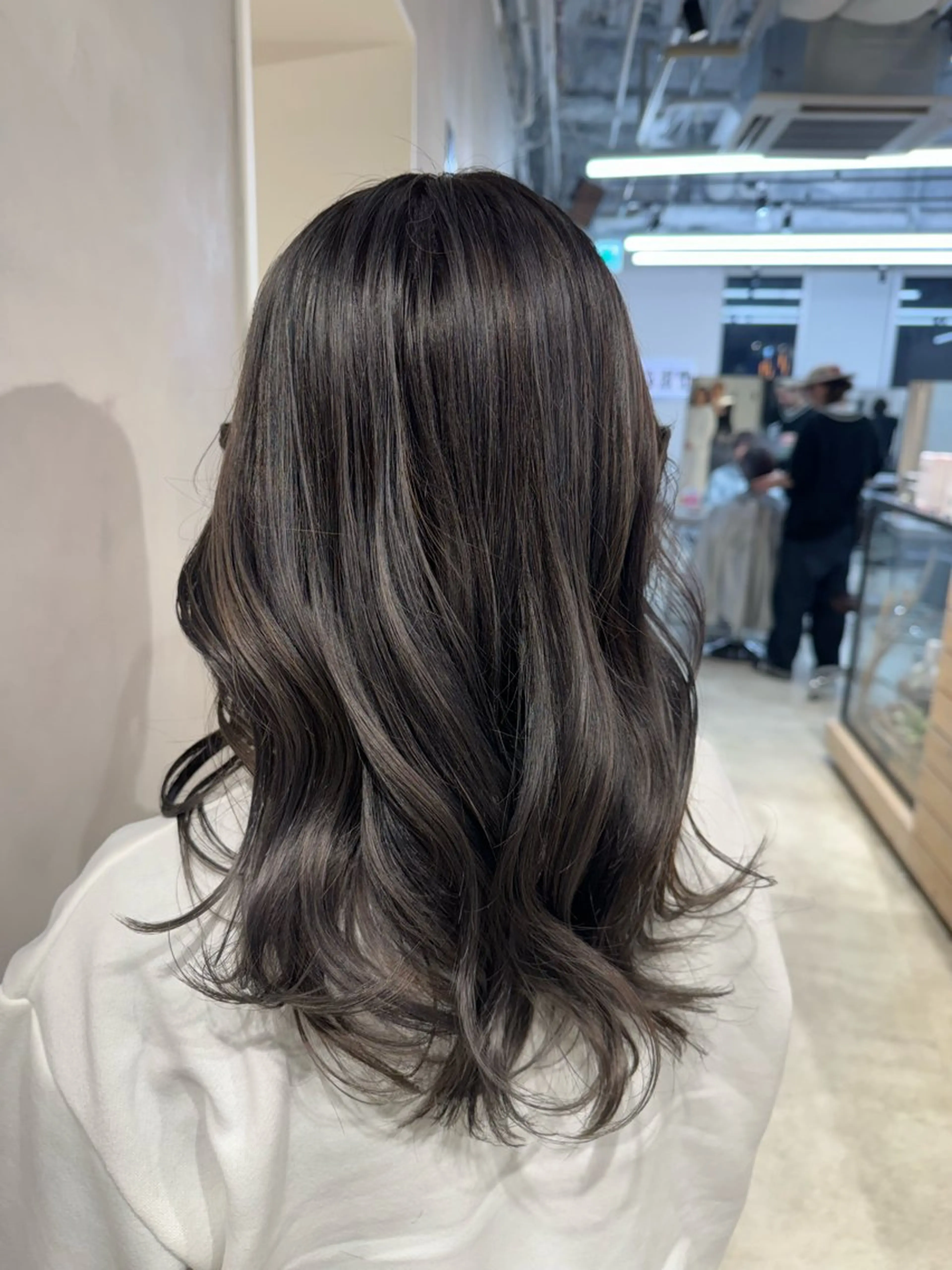 セミロング カラー バレイヤージュ ハイライトカラー ハイライト レイヤーカット カット ヘアカラー トリートメント 透明感カラー✨艶髪 制作🌱山根あゆみのヘアスタイル