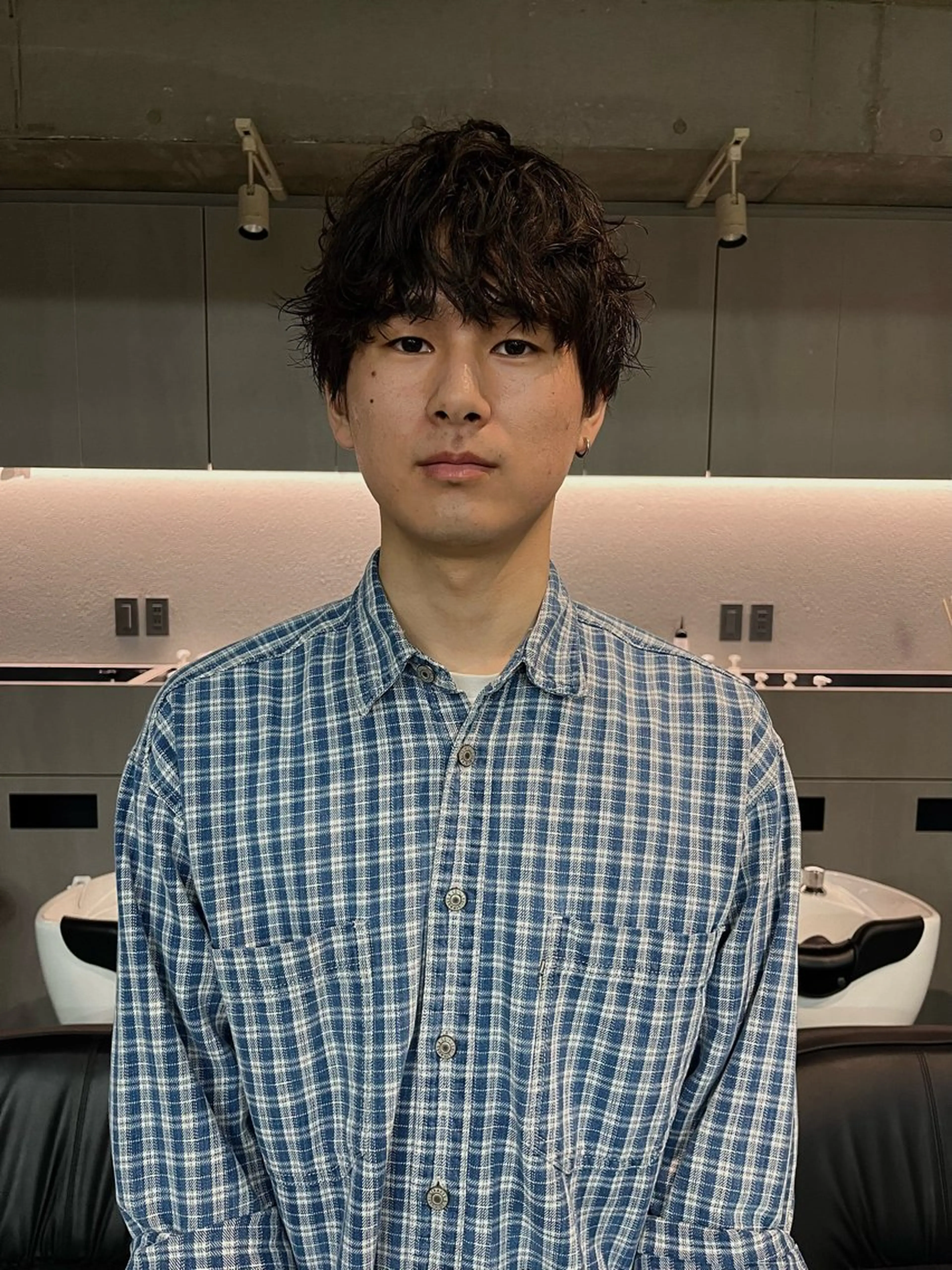 ショート カット 曲がる縮毛矯正 センターパートのヘアスタイル