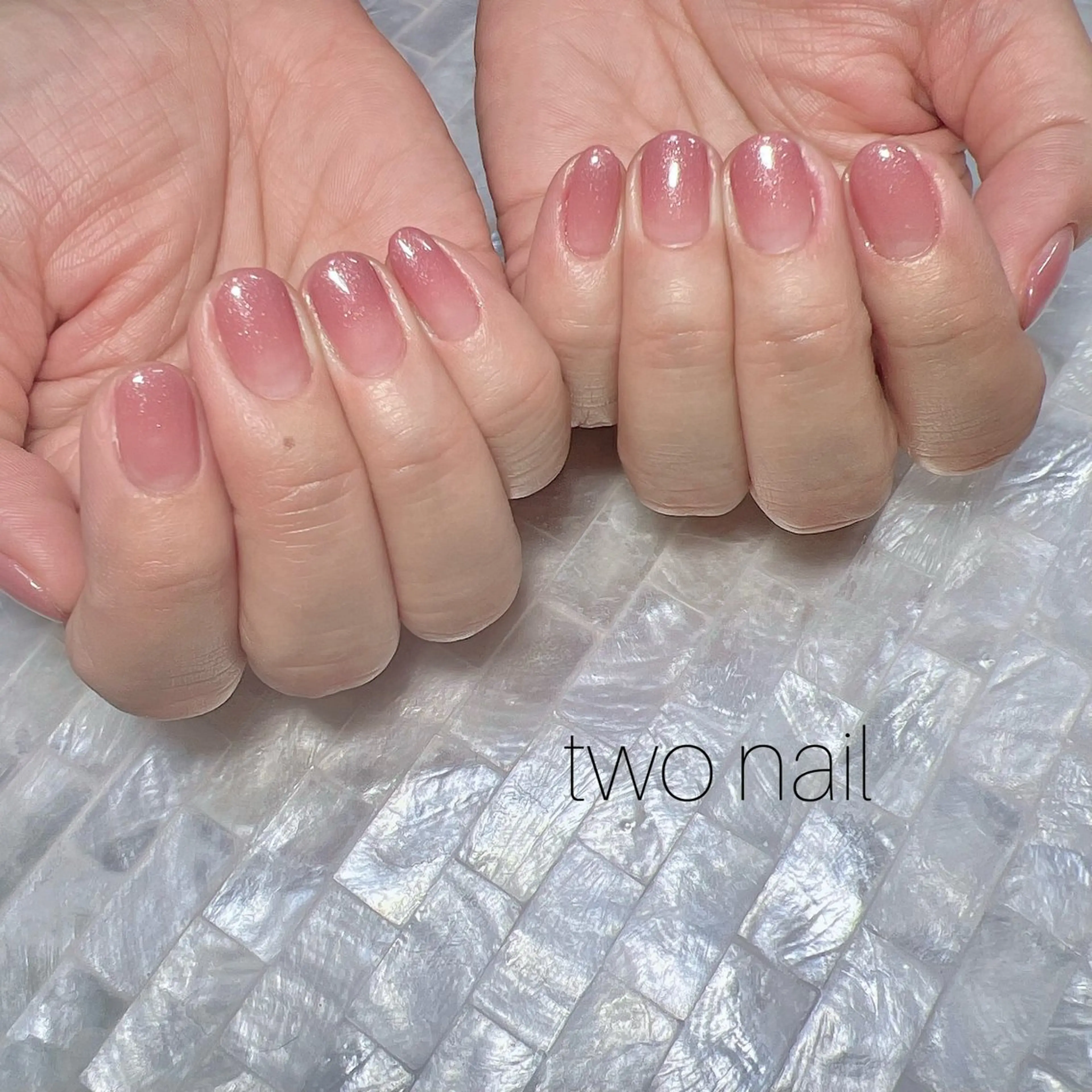 ネイル キラキラネイル ネイルチップ ホワイト ハンドネイル two nailのネイルデザイン