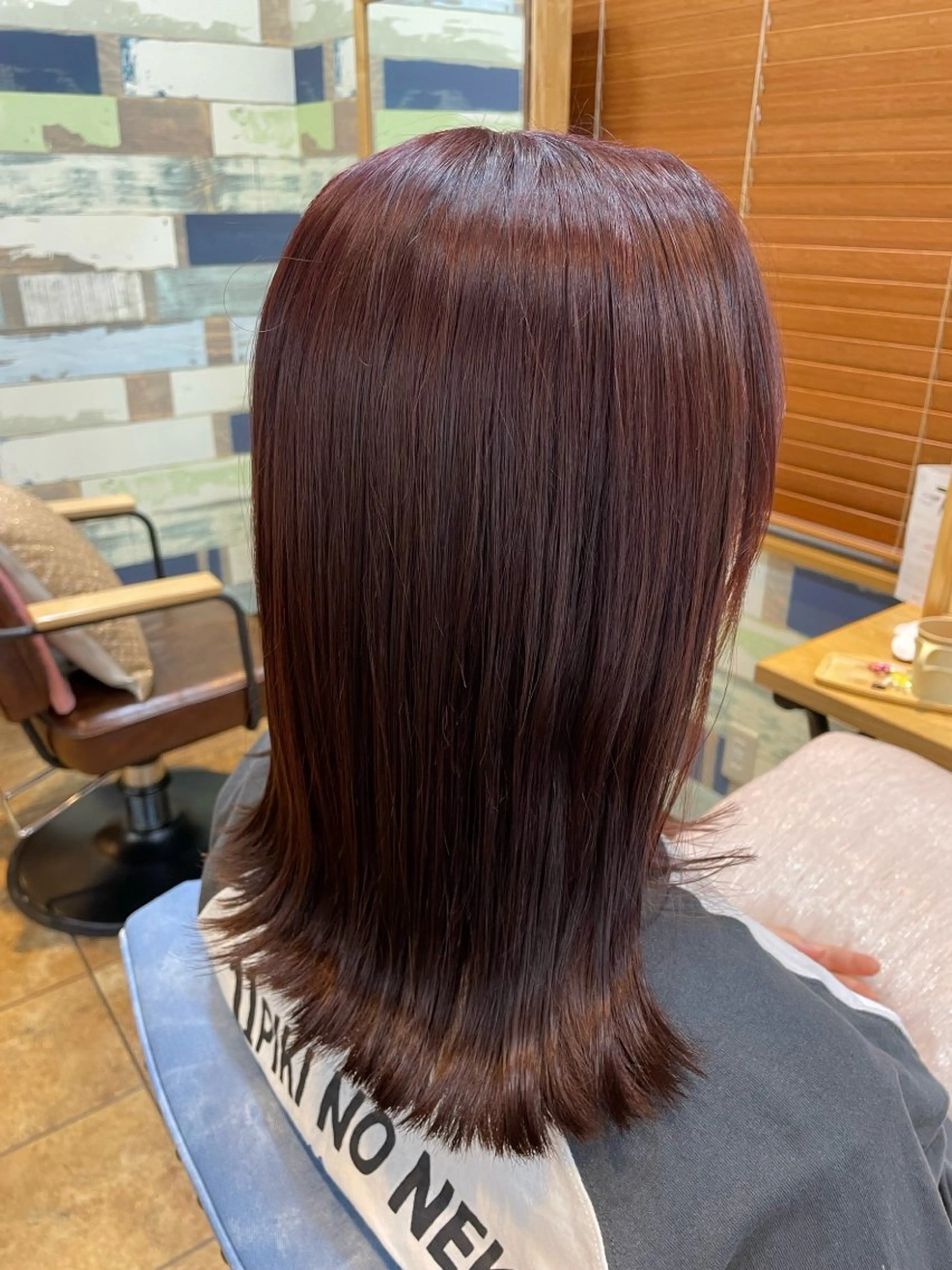 ミディアム 穐山 春佳のヘアスタイル