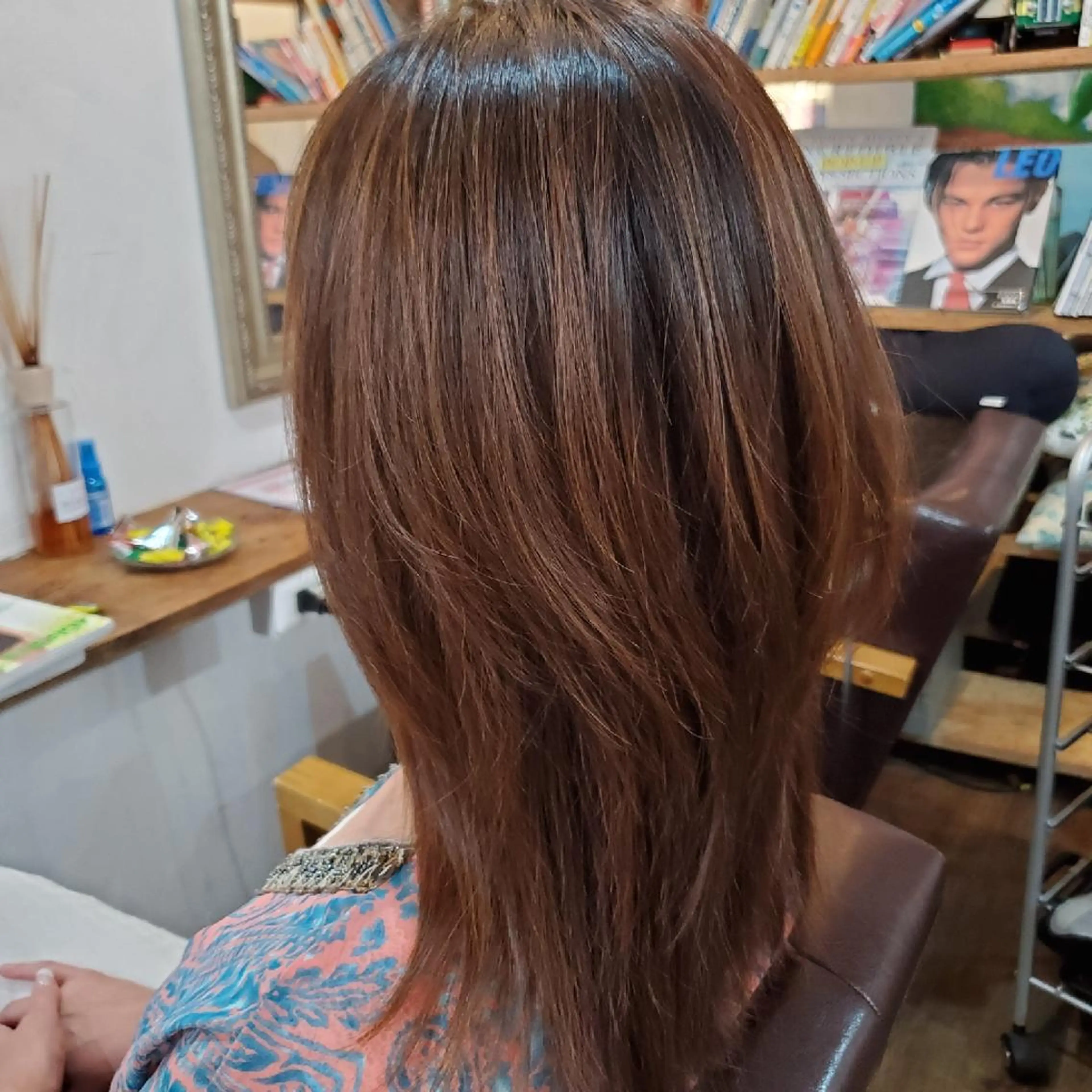 セミロング カラー パーマ カット ヘアカラー 縮毛矯正 トリートメント 韓国レイヤー柔らかい 地毛風縮毛矯正／マツのヘアスタイル