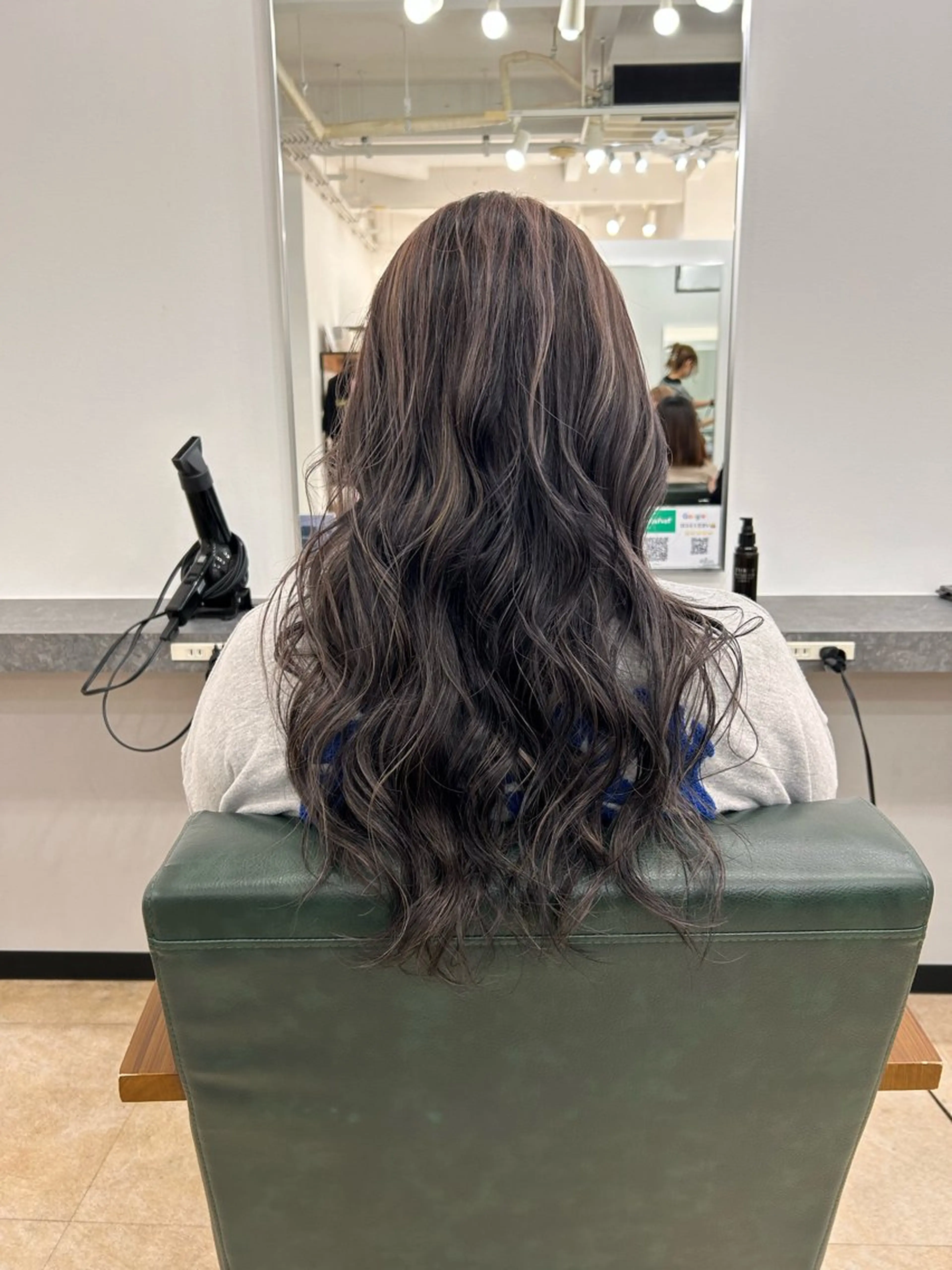 ロング カラー グレージュ ハイライトカラー ハイライト 山本 あやめ子のヘアスタイル