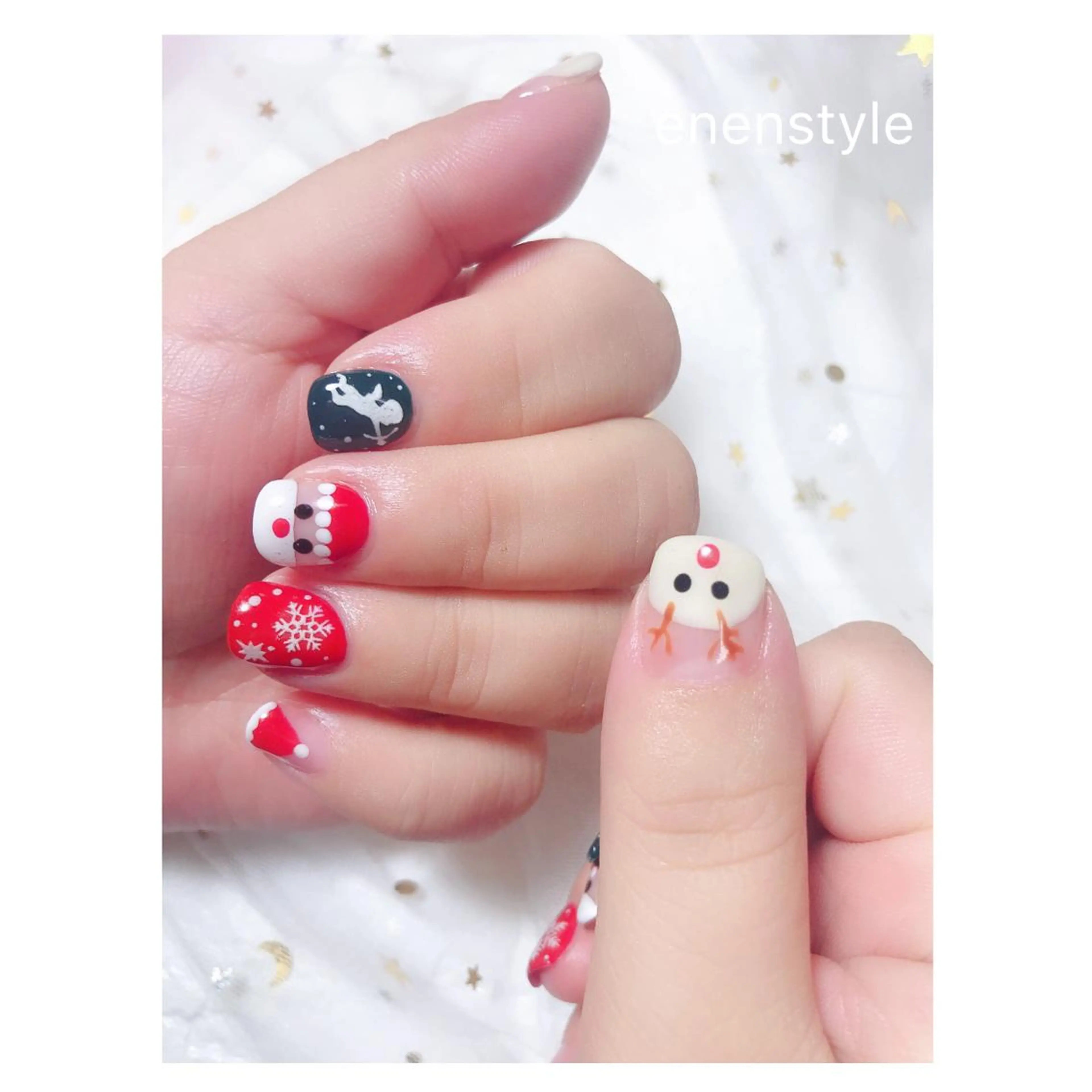 ショート ネイル クリスマス ジェルネイル ニュアンスネイル オフィスネイル ワンカラーネイル 👑enen style👑のネイルデザイン