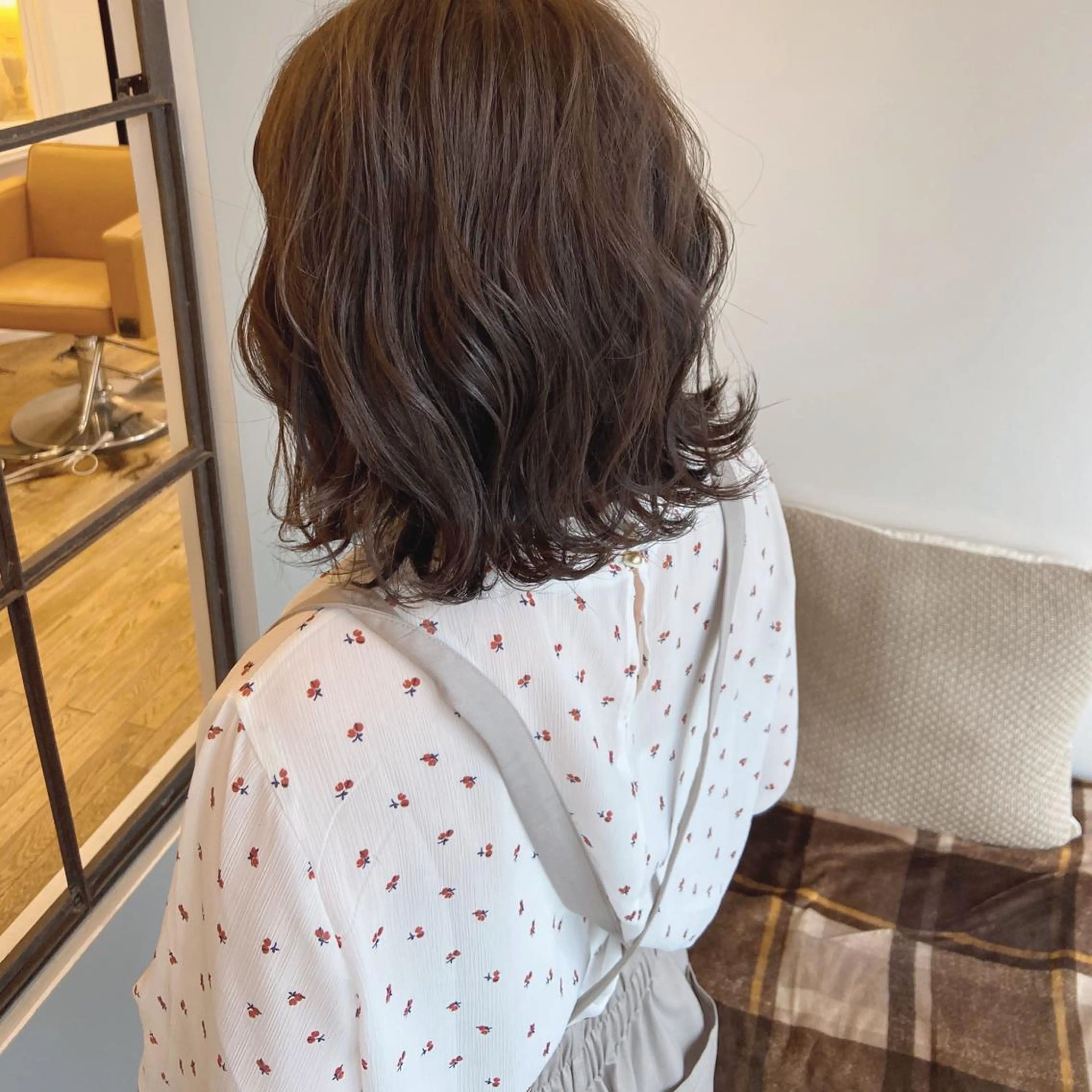 ショート アッシュ ボブ 外ハネヘア 峯 志帆のヘアスタイル